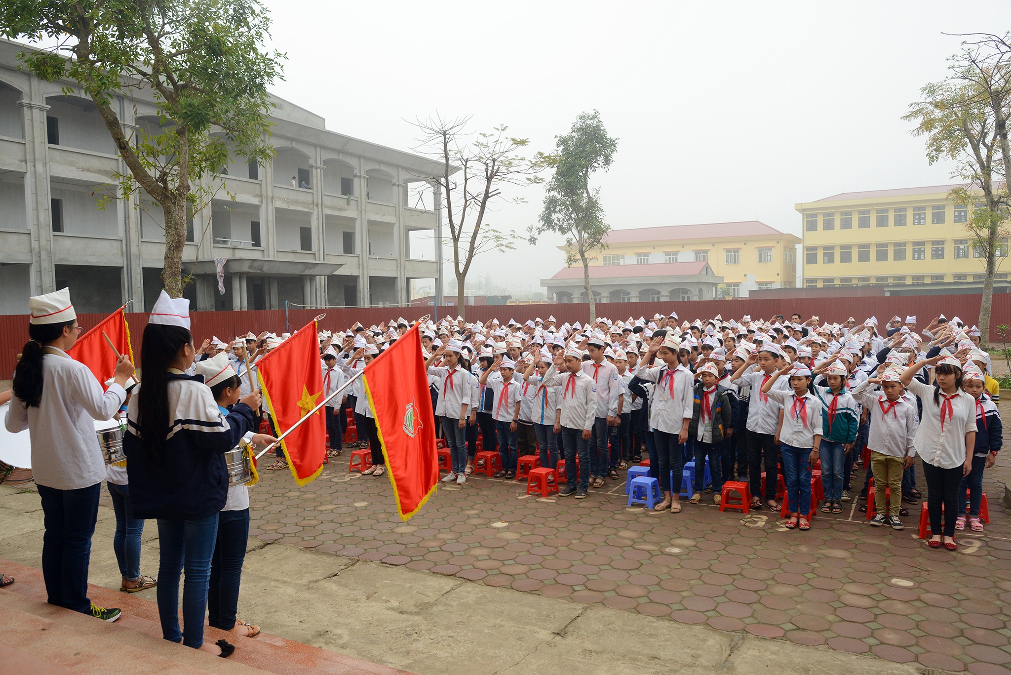 Canh sat giao thong lam thay giao anh 1