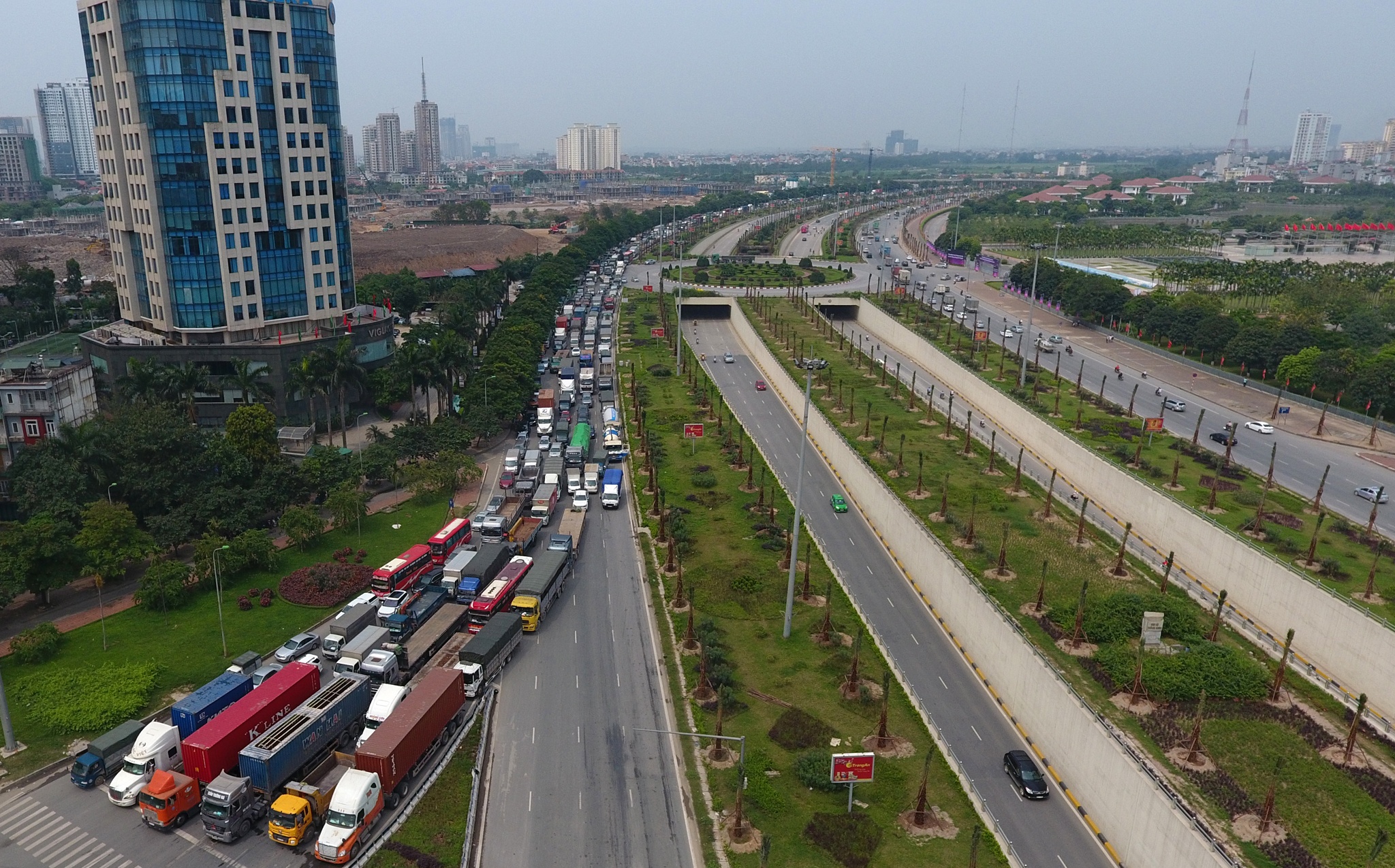 Ha Noi vang ve ngay 30/4 anh 2