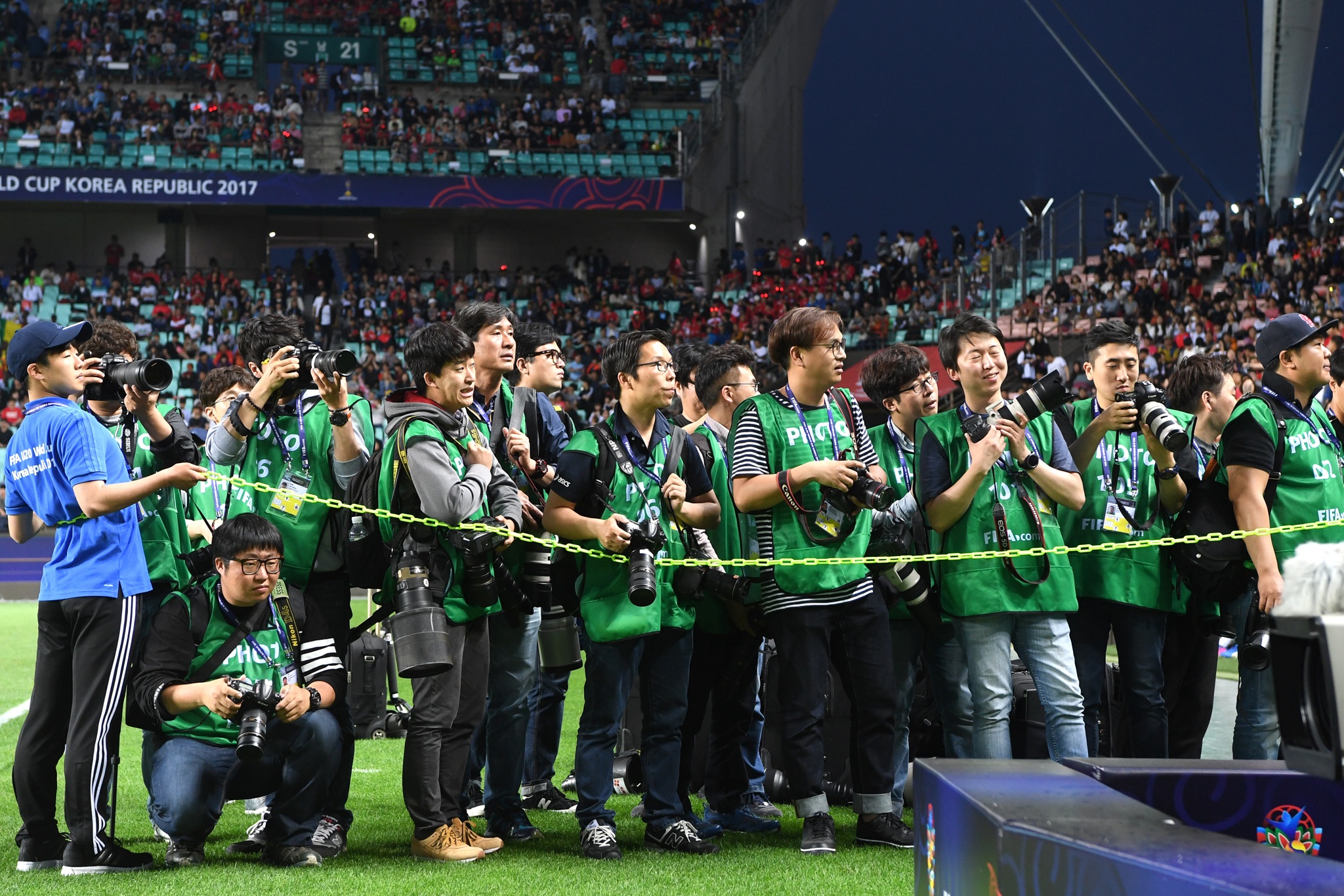 nu phong vien anh xinh dep anh 2