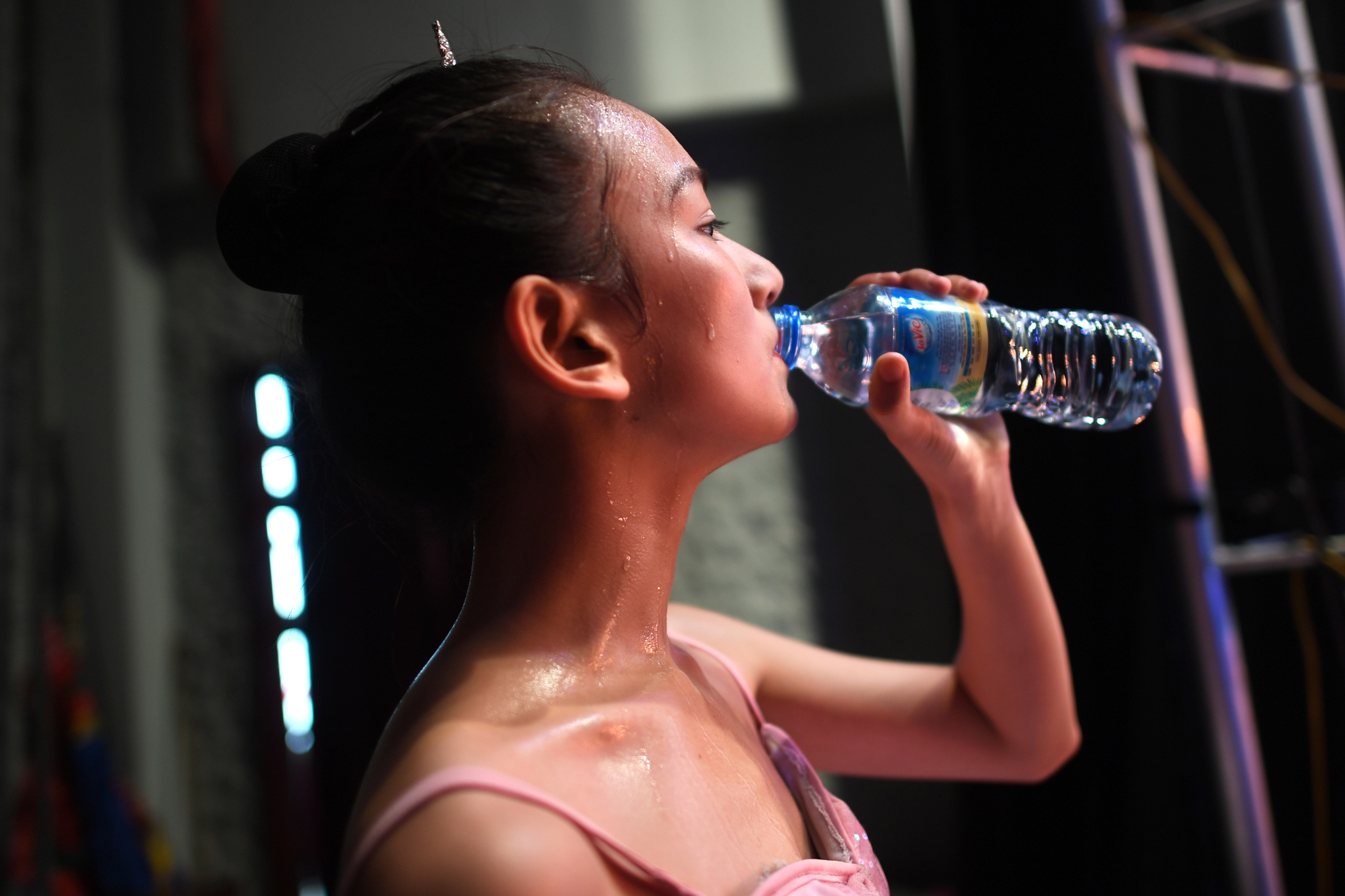 nu sinh truong mua dien tot nghiep anh 8