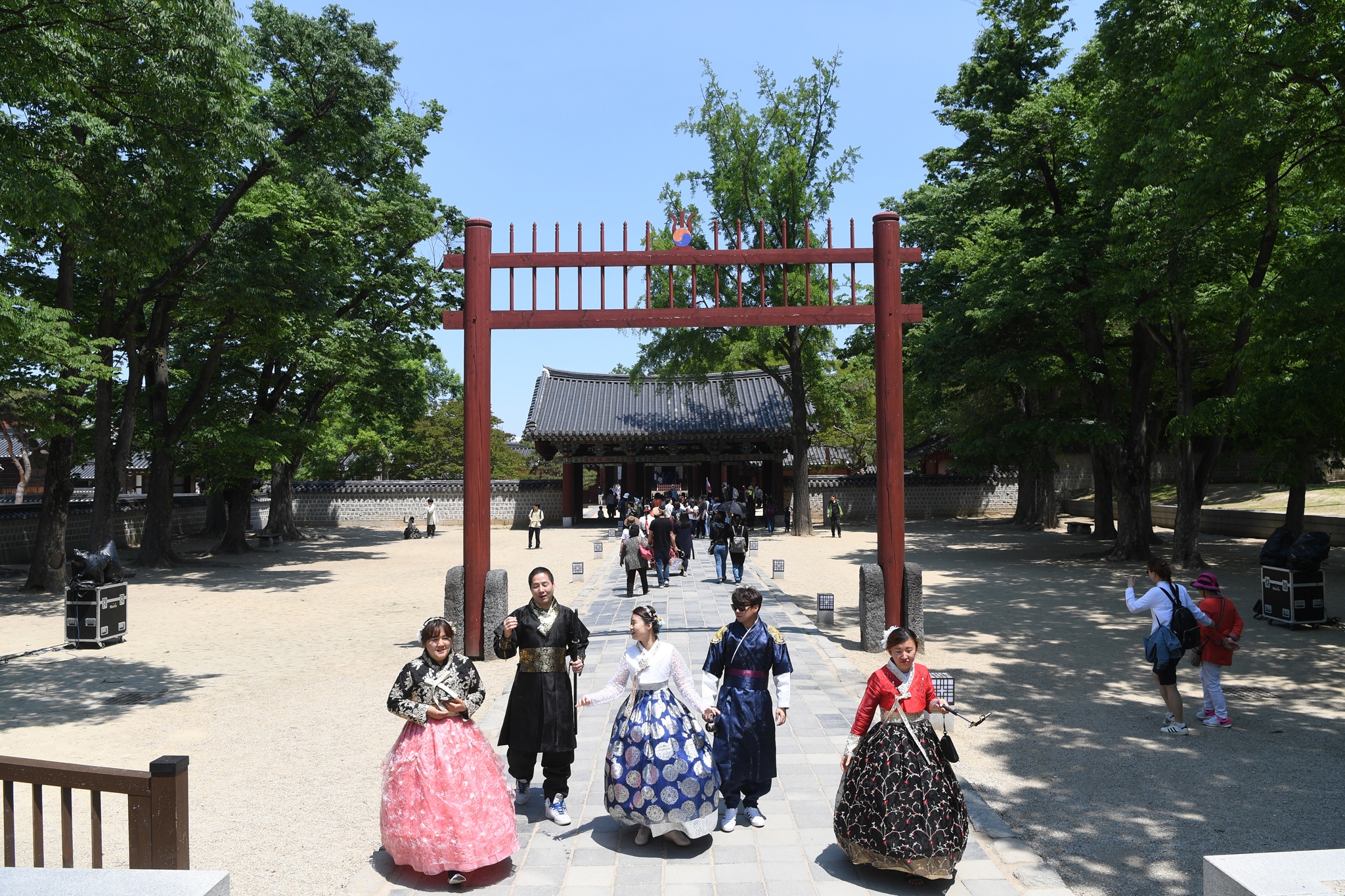 thieu nu Han xinh dep mac hanbok anh 1