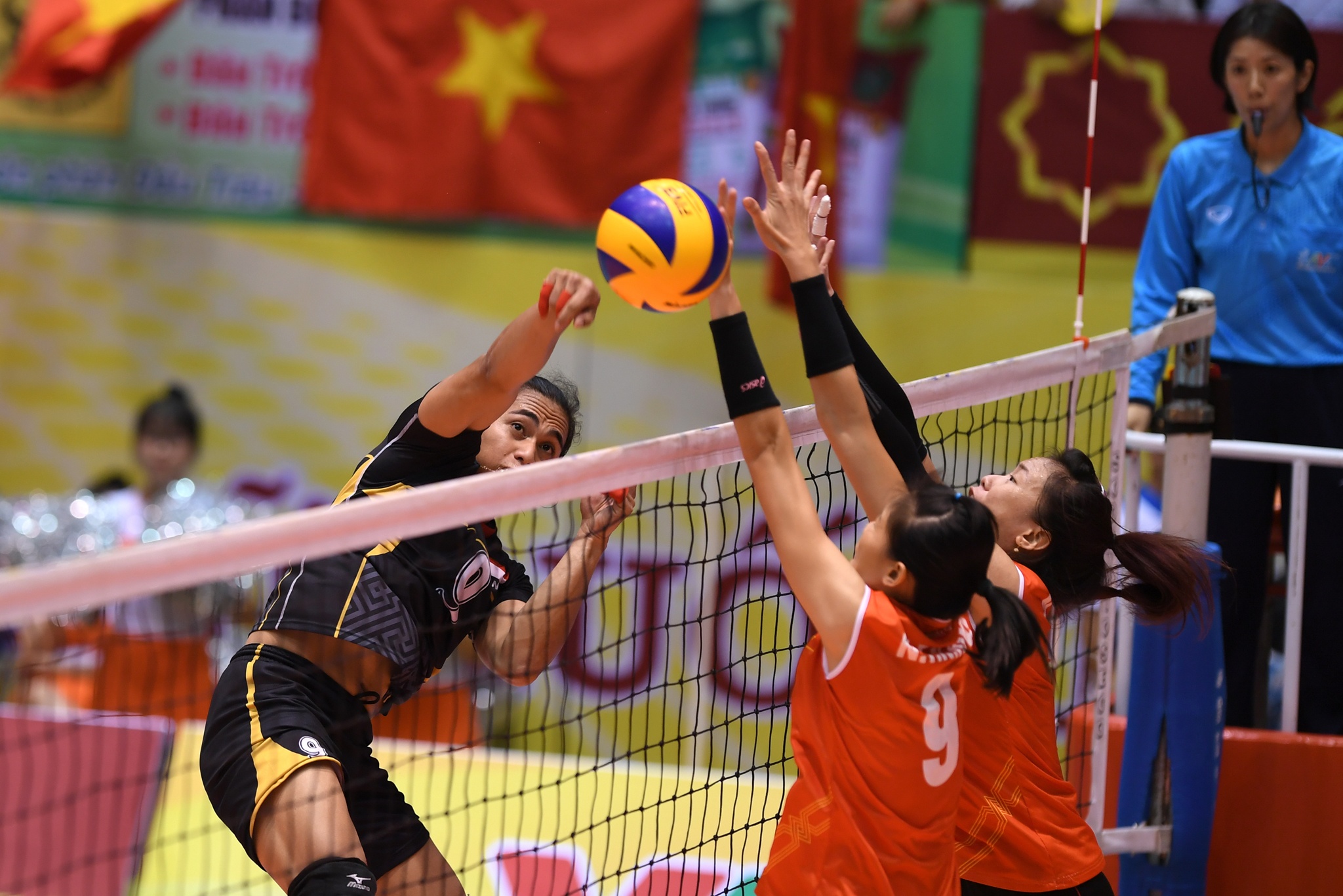 Nu cau thu mang dang voc dan ong anh 9