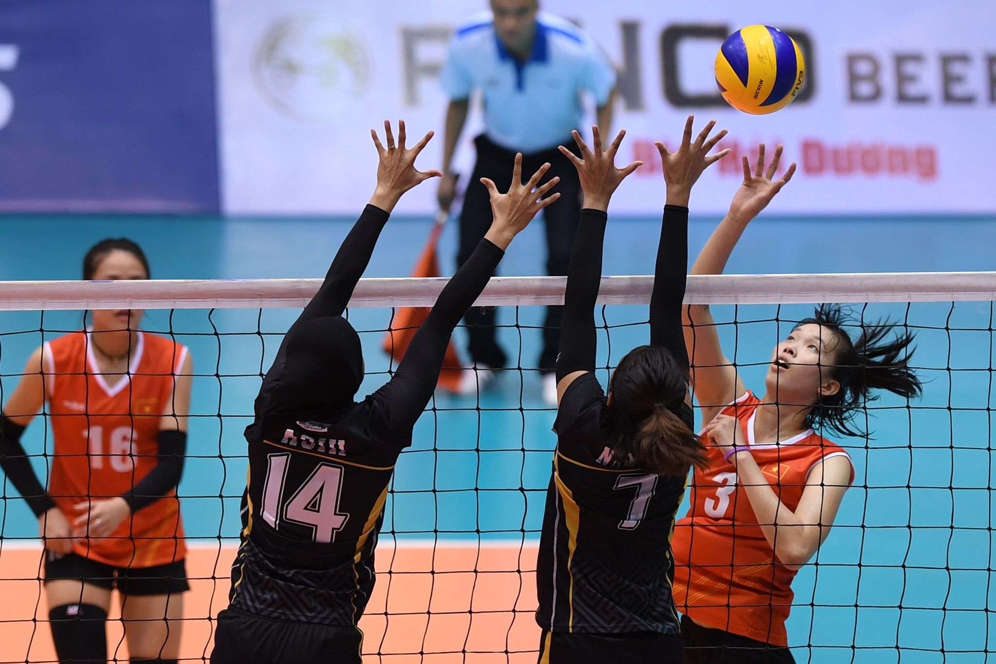 Nu cau thu mang dang voc dan ong anh 13