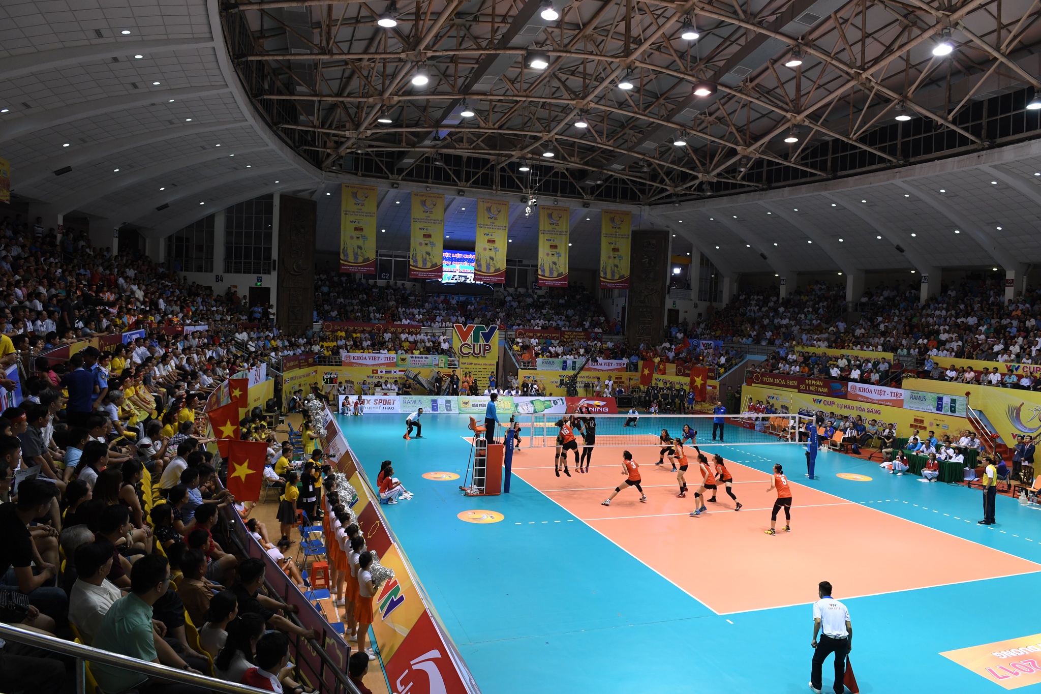 Nu cau thu mang dang voc dan ong anh 1