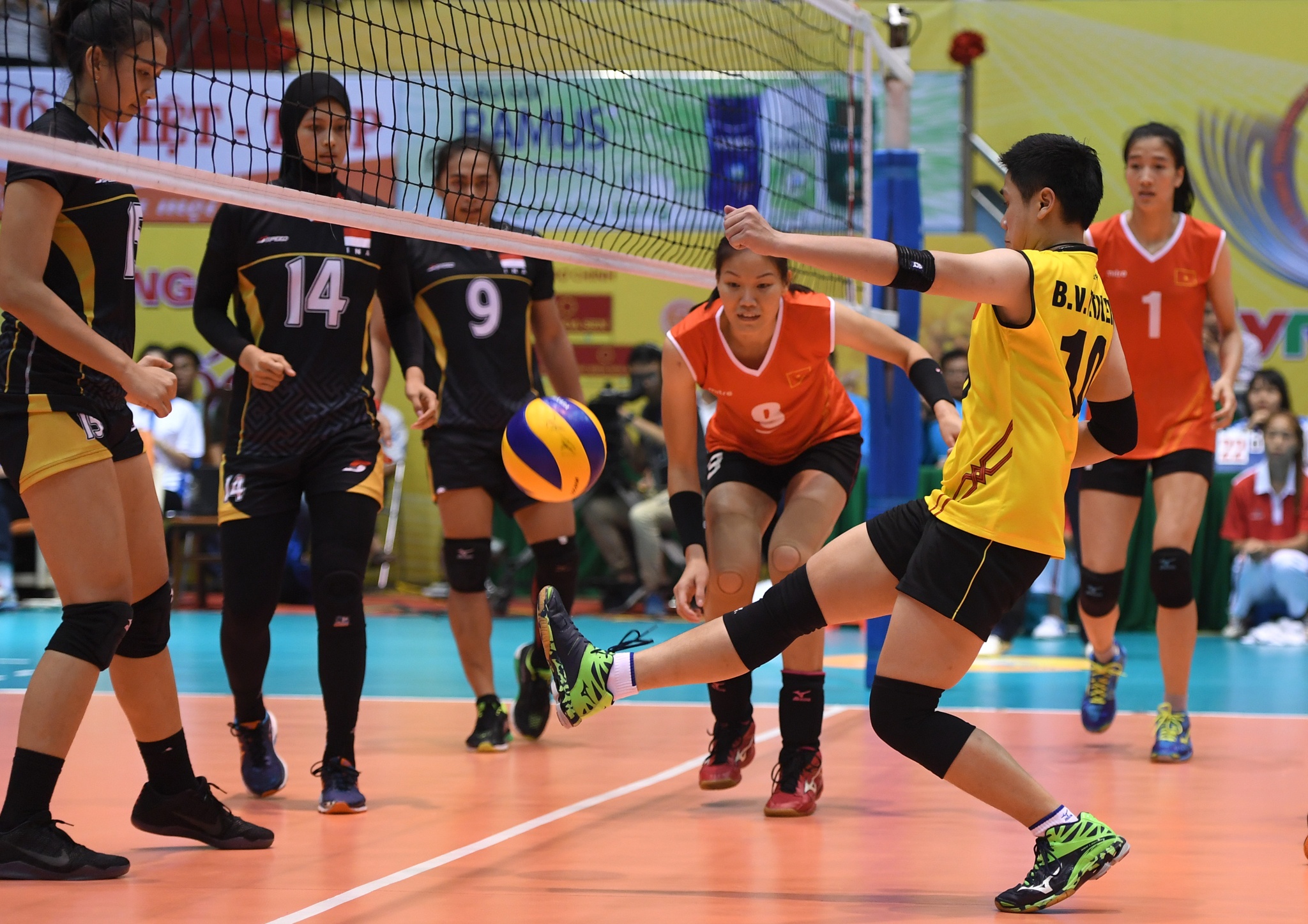 Nu cau thu mang dang voc dan ong anh 16