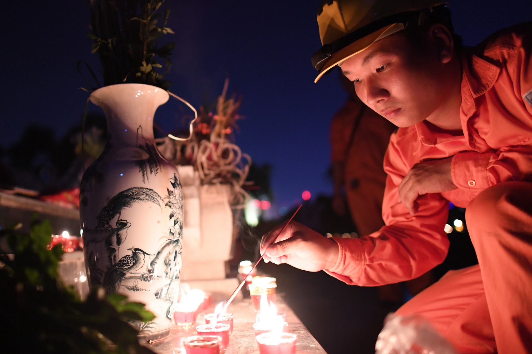 Nghia trang sang bung dem tri an cac anh hung liet si hinh anh
