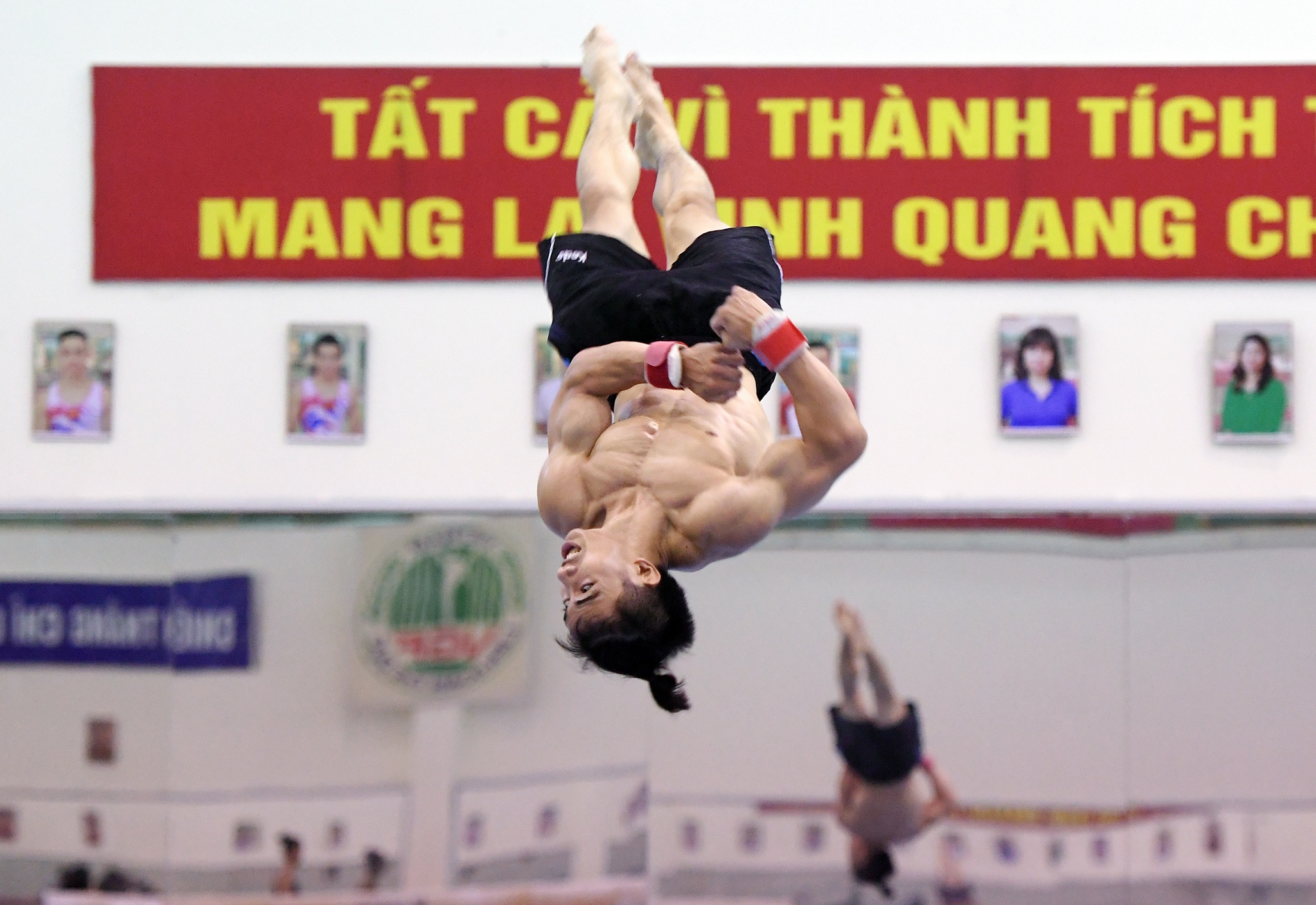 hoang tu the duc dung cu anh 8