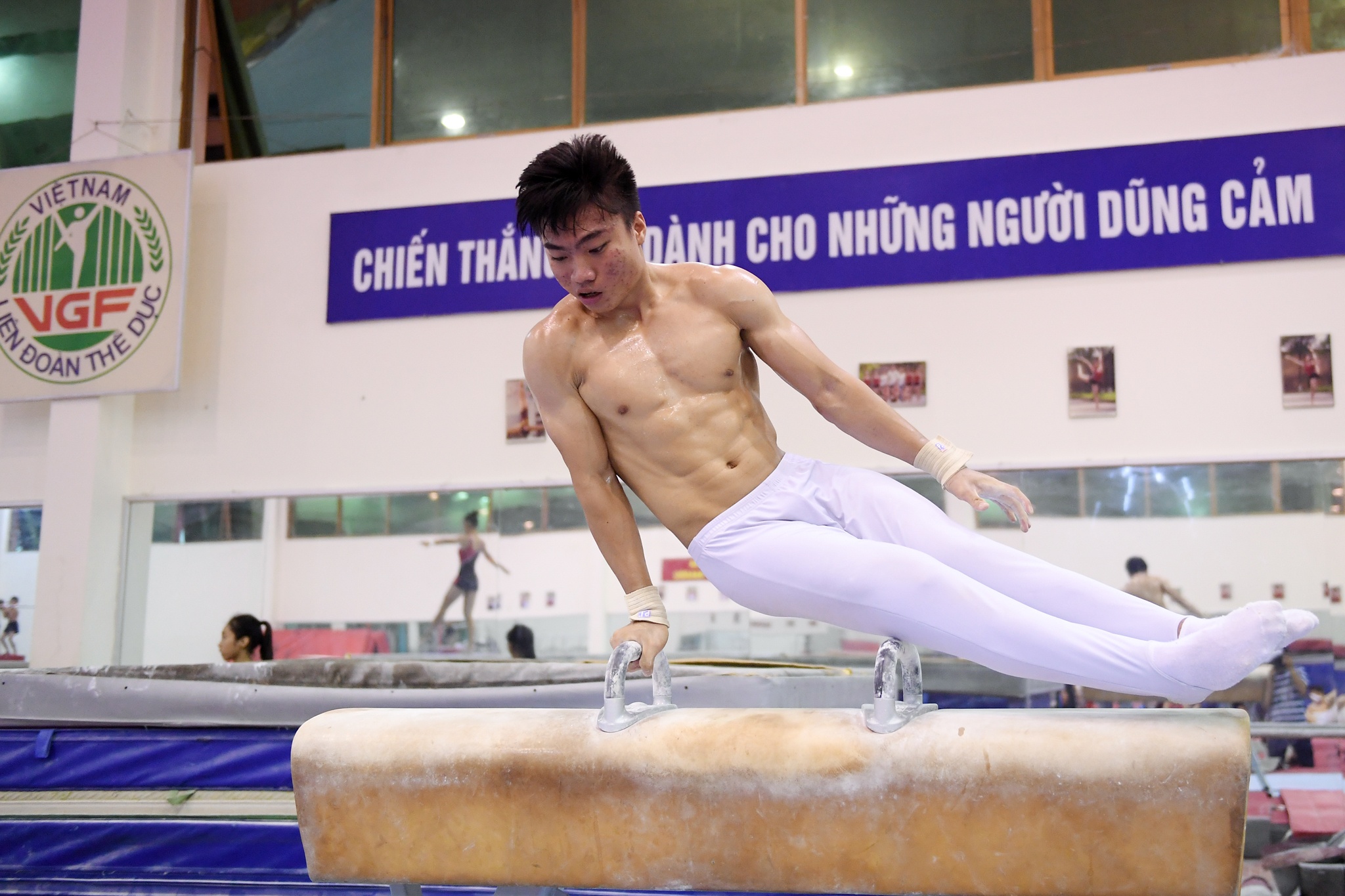 hoang tu the duc dung cu anh 17