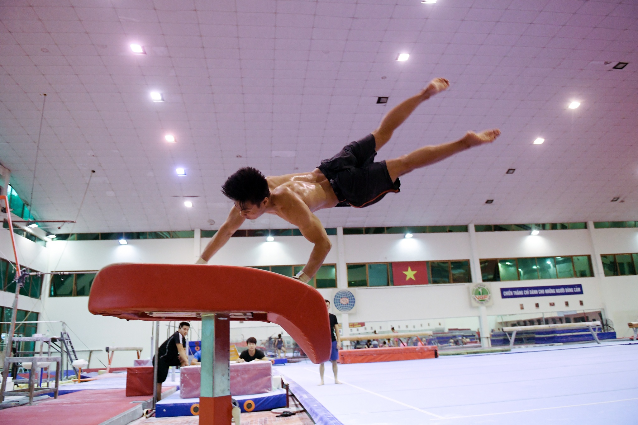 hoang tu the duc dung cu anh 19