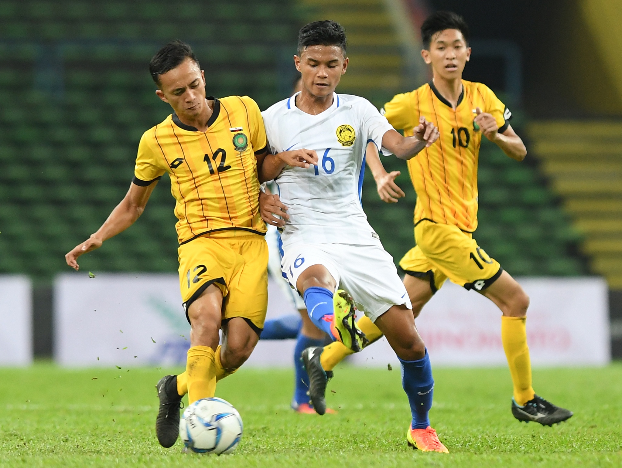 Chu nha Malaysia thang tran dau ra quan anh 8