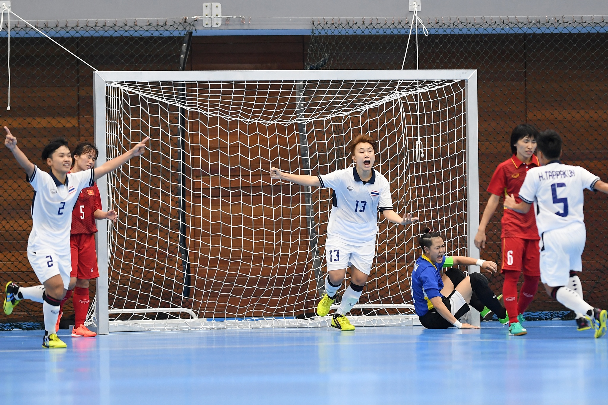 futsal nu Viet Nam thua Thai Lan anh 9