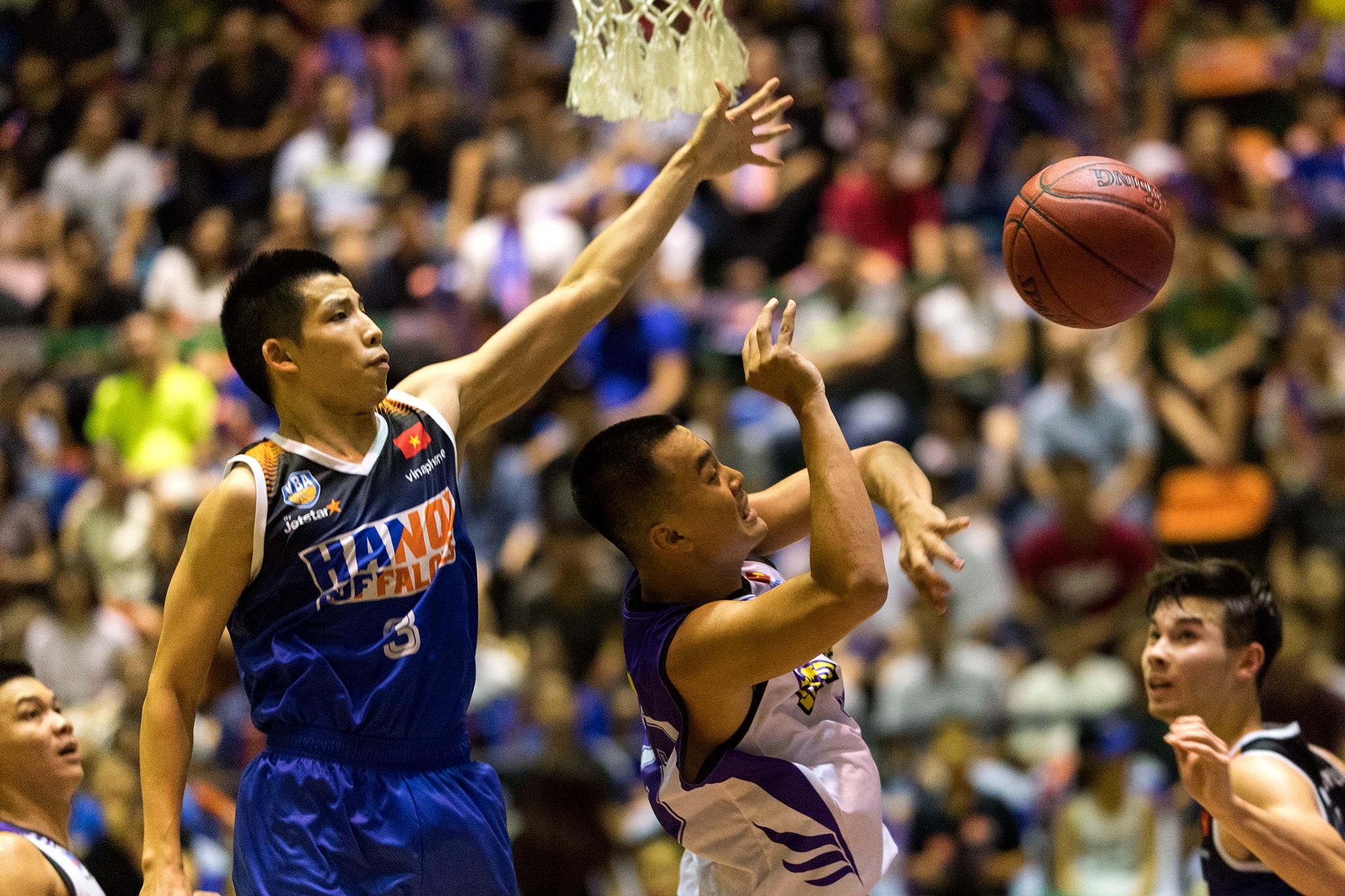Hanoi Buffaloes chien thang sat nut tren san nha truoc HCM City Wings hinh anh
