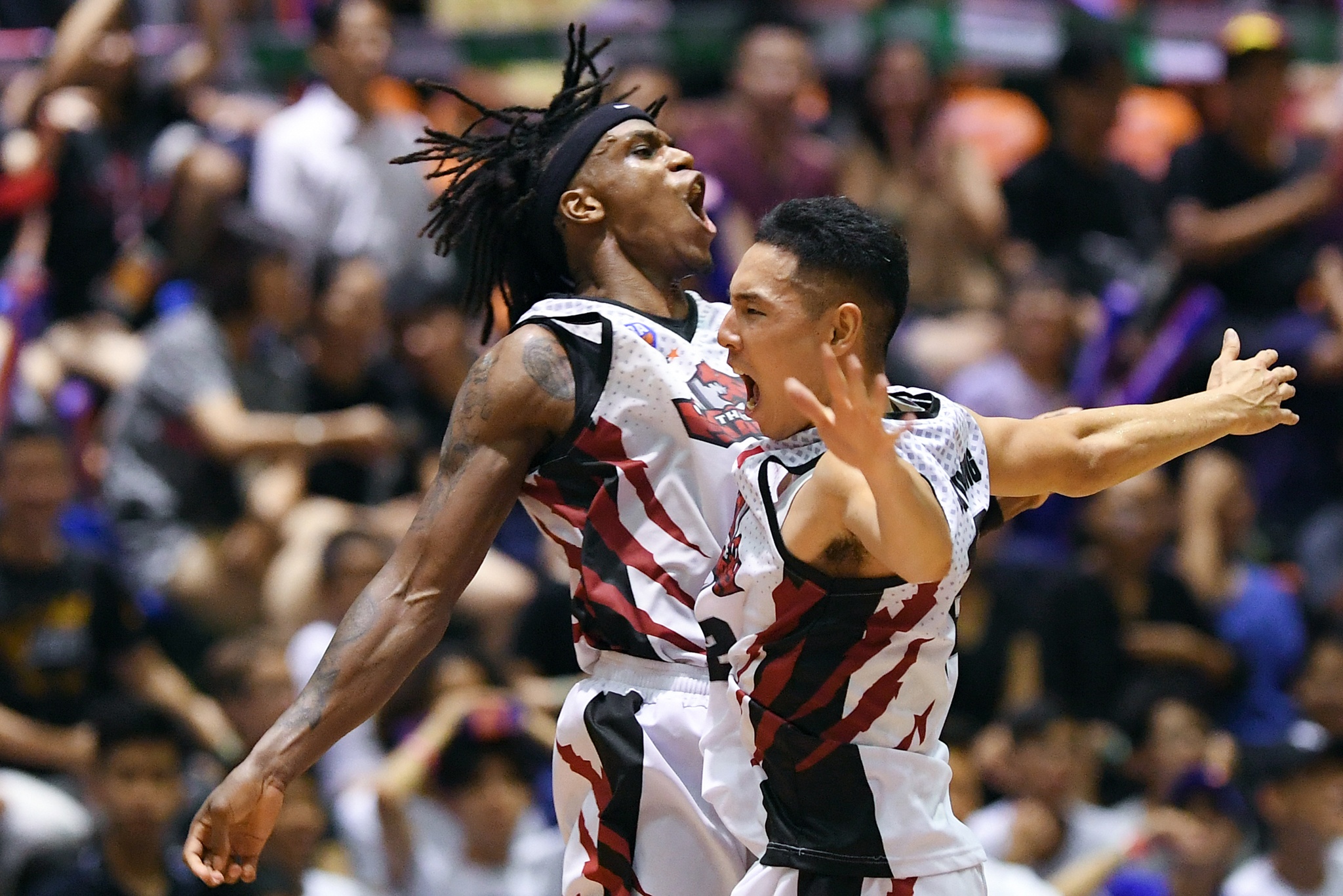 Tran derby bong ro lich su giua HN Buffaloes va TL Warriors hinh anh