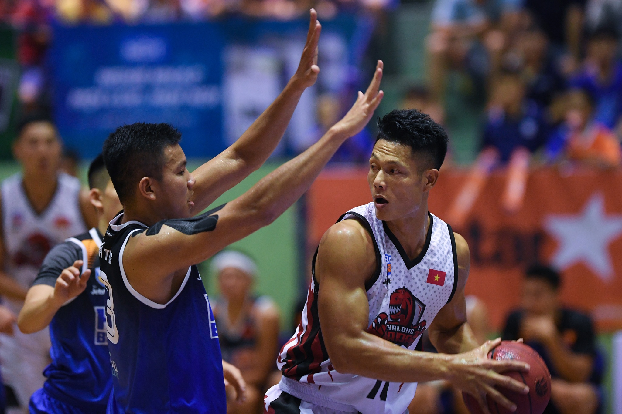 ruc lua derby bong ro ha thanh anh 2