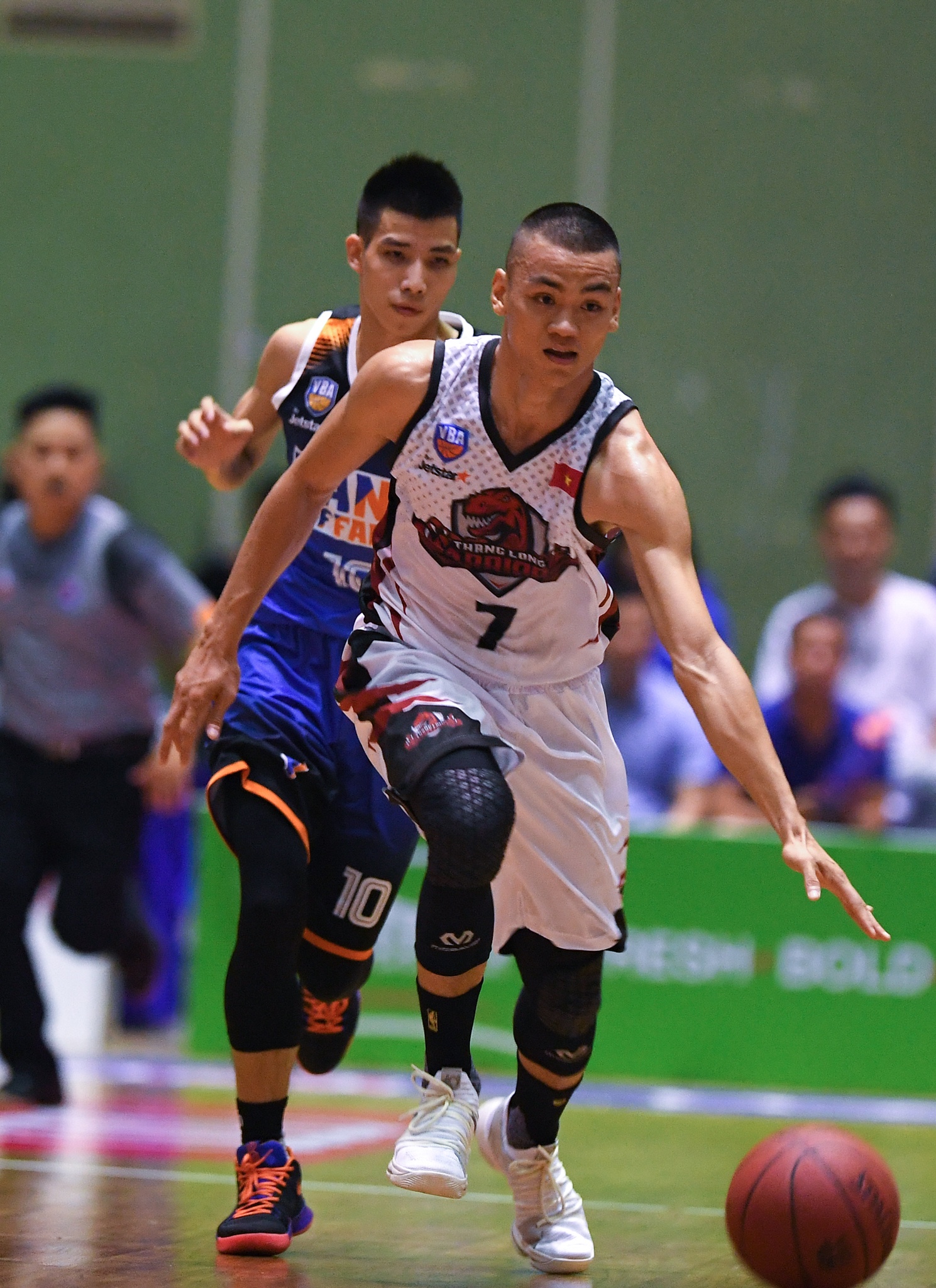 ruc lua derby bong ro ha thanh anh 4