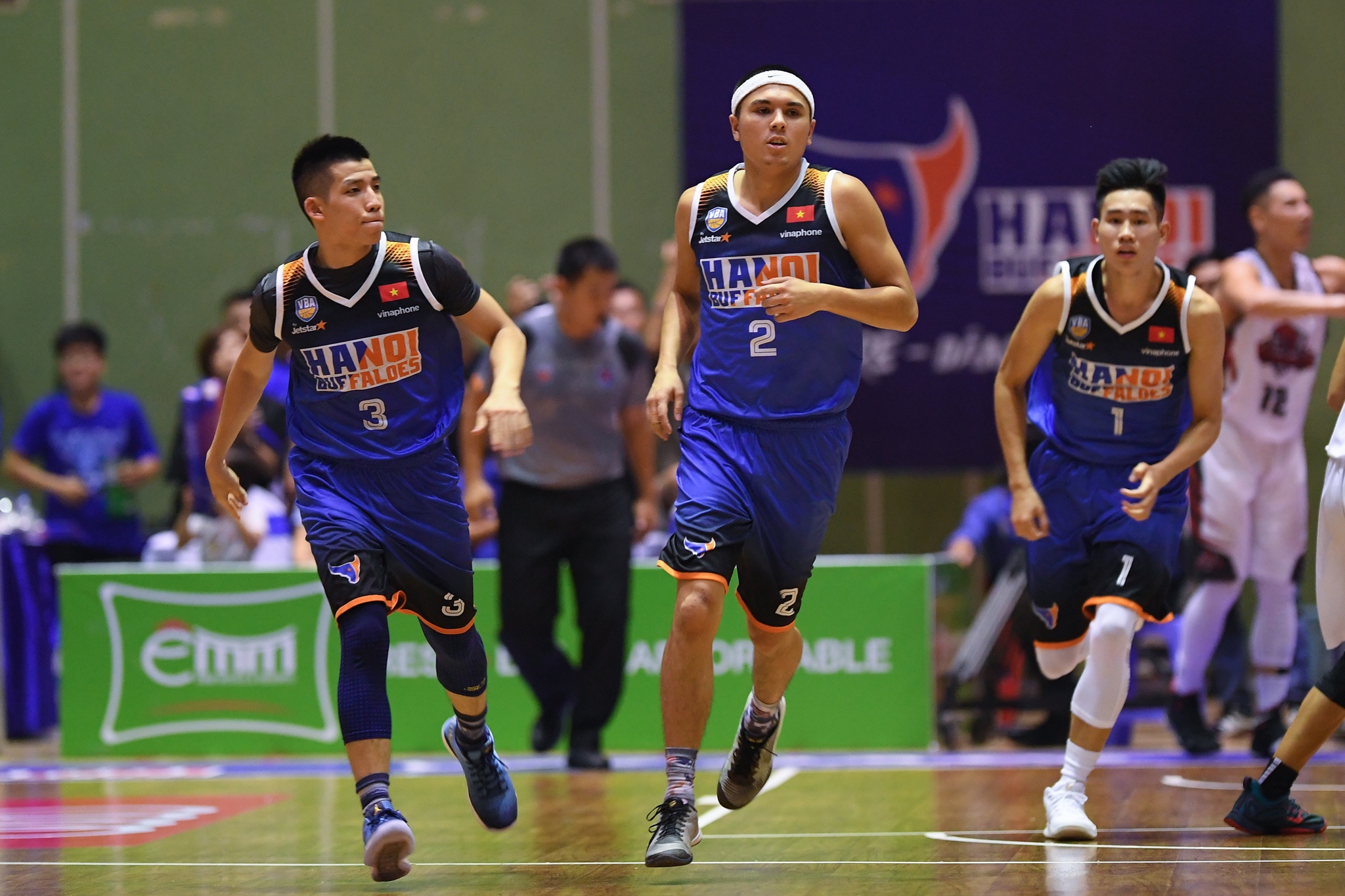 ruc lua derby bong ro ha thanh anh 8