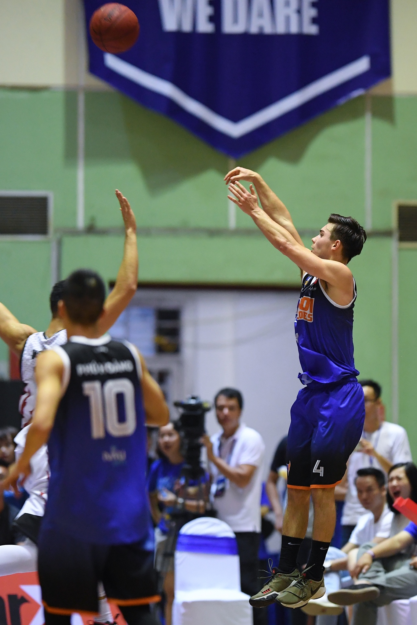 ruc lua derby bong ro ha thanh anh 6