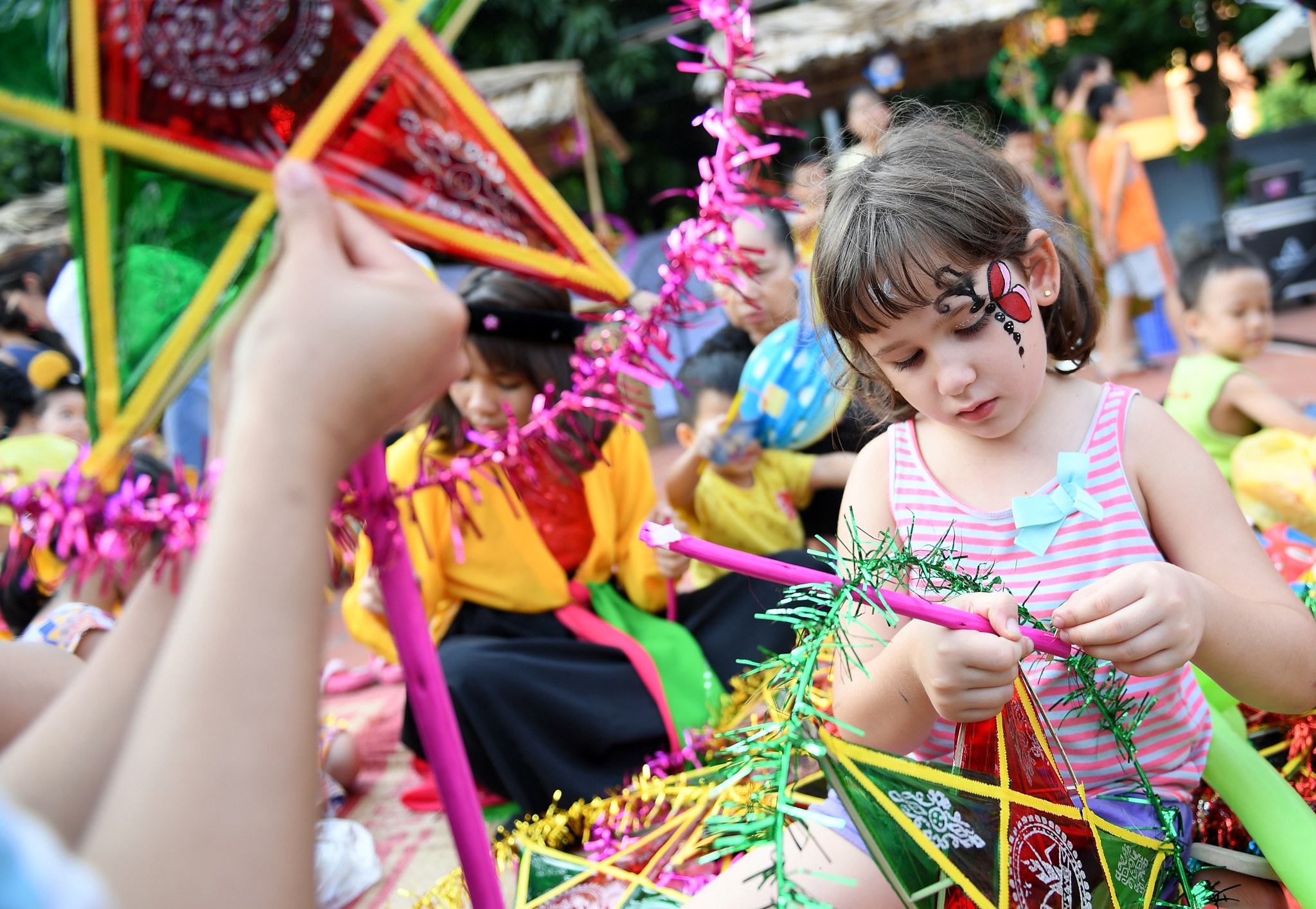 Ngay hoi trang sen cho tre em anh 7