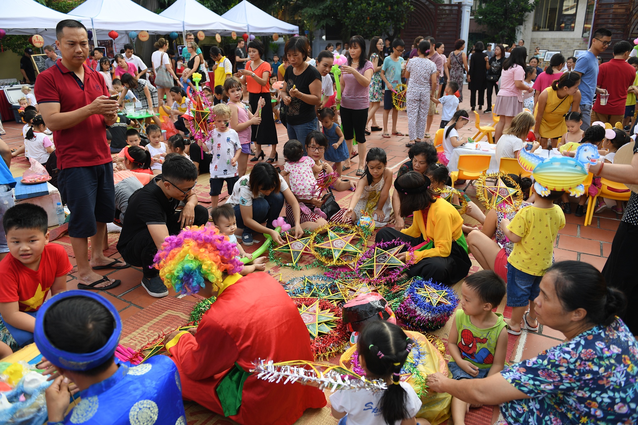 Ngay hoi trang sen cho tre em anh 1