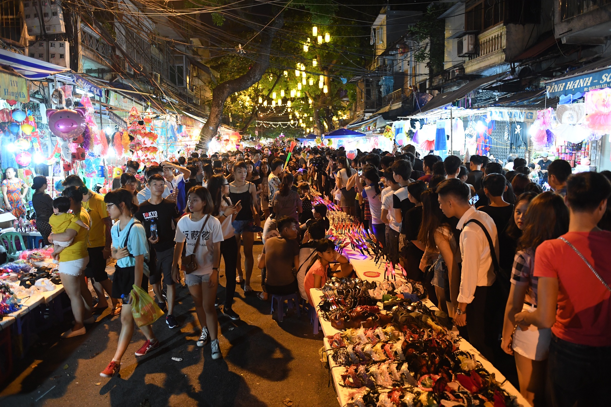 chan pho mua lan trung thu xin tien anh 16