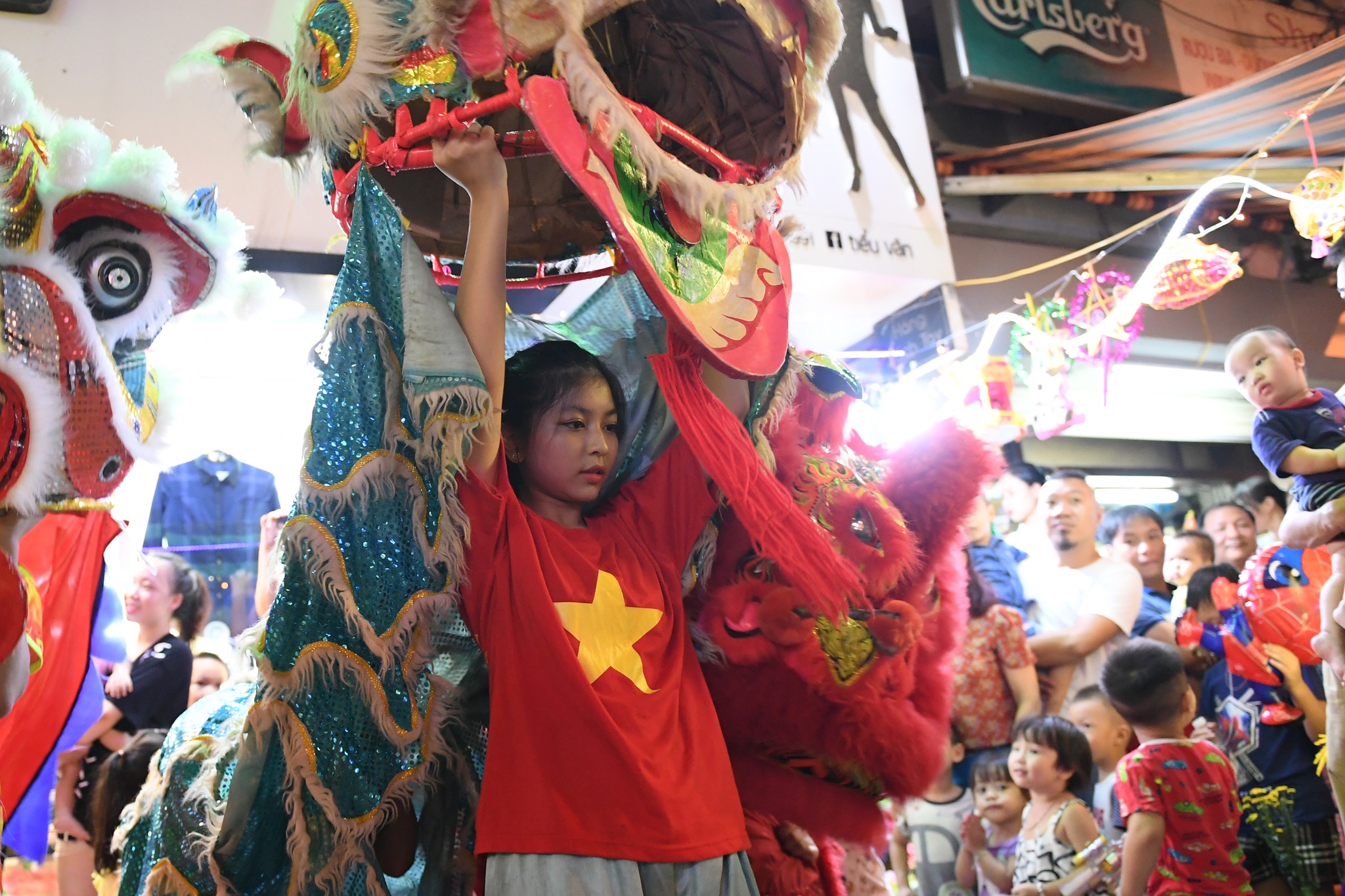 chan pho mua lan trung thu xin tien anh 9