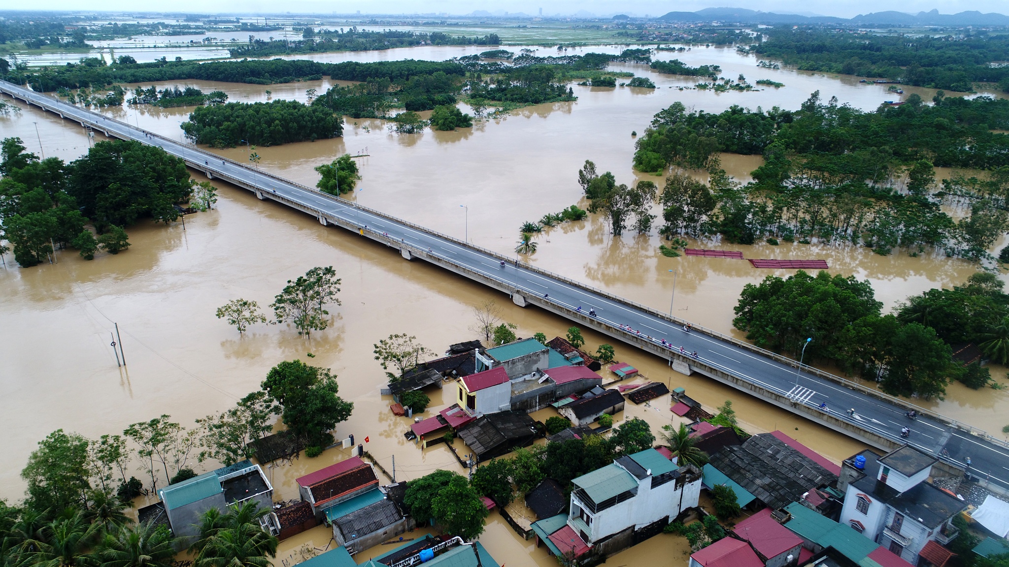 biển nước ngập trắng xóm làng Thanh Hoá ảnh 1 bien nuoc ngap trang xom lang Thanh Hoa anh 1