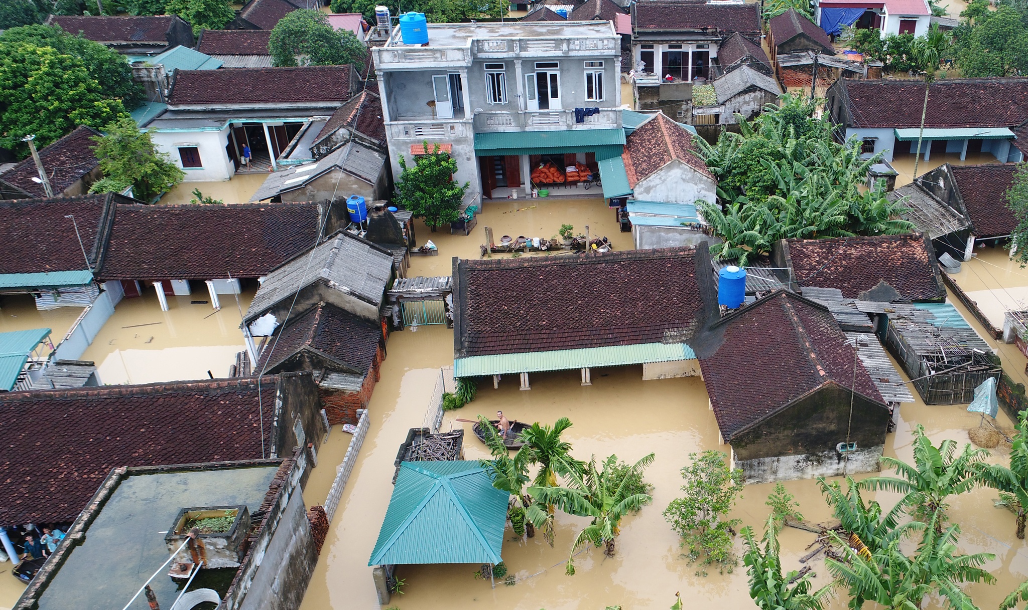 biển nước ngập trắng xóm làng Thanh Hoá ảnh 4 bien nuoc ngap trang xom lang Thanh Hoa anh 4