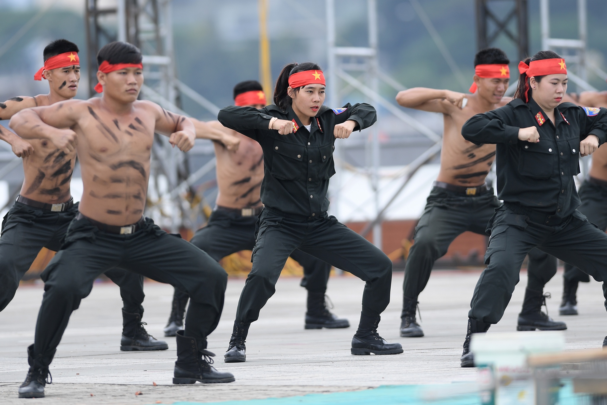 nu CSCD bieu dien vo thuat anh 2