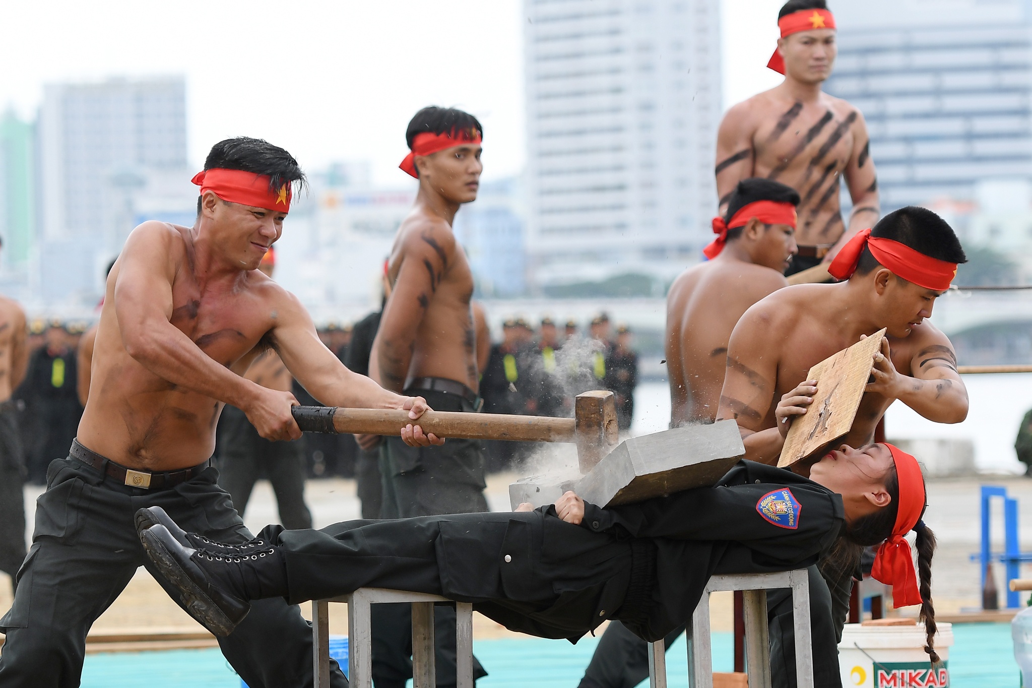 nu CSCD bieu dien vo thuat anh 6