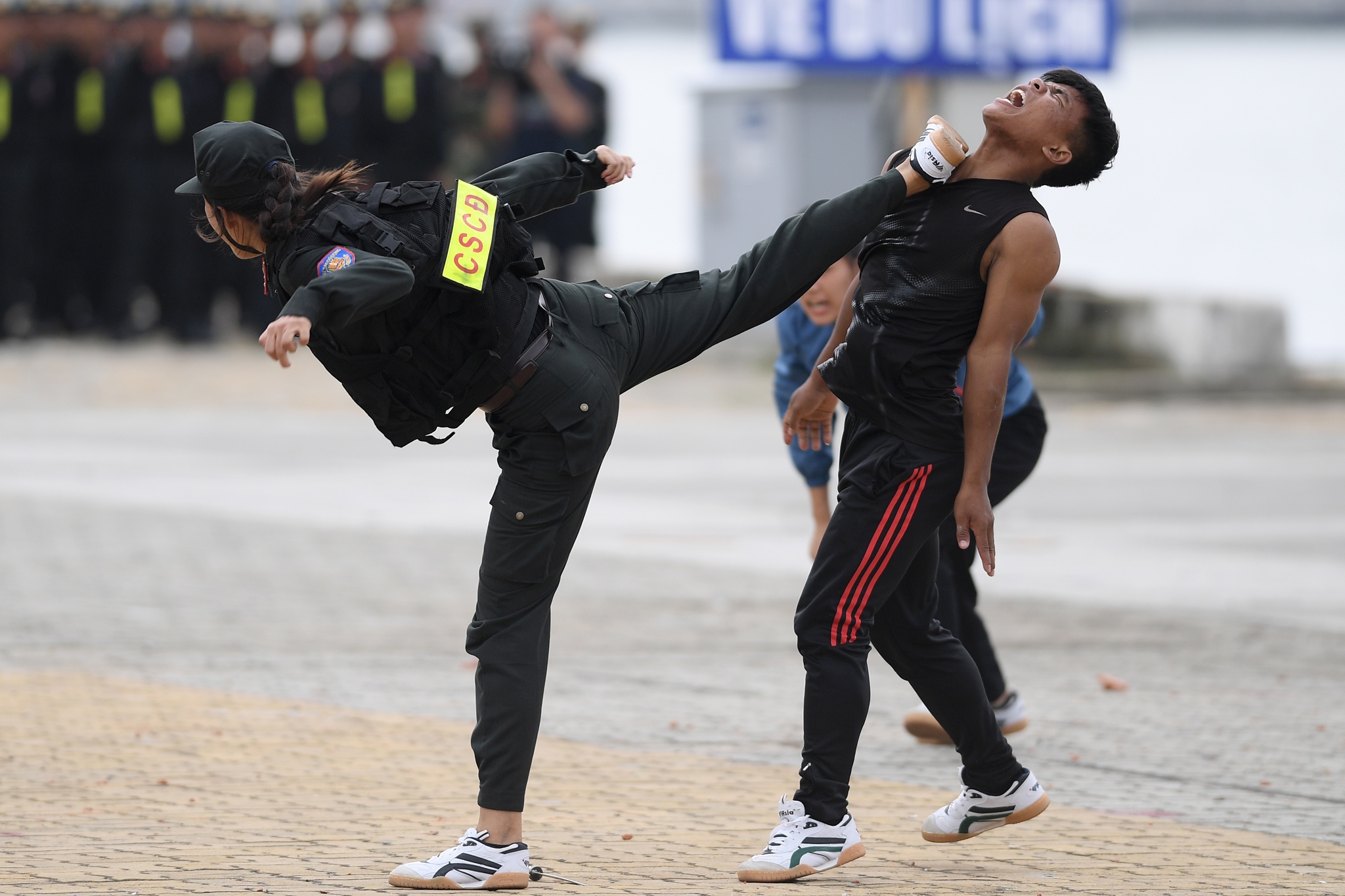 nu CSCD bieu dien vo thuat anh 4