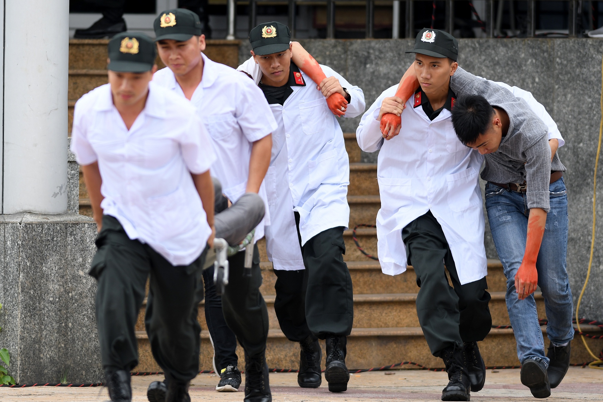 dien tap phong chong khung bo tren song Han anh 9