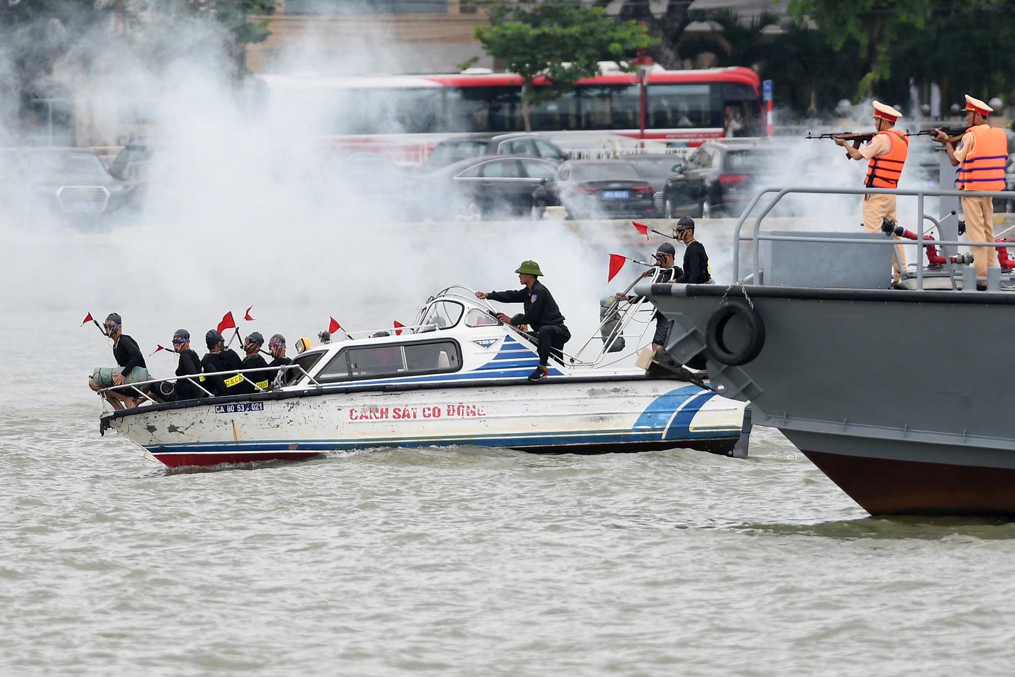 dien tap phong chong khung bo tren song Han anh 12