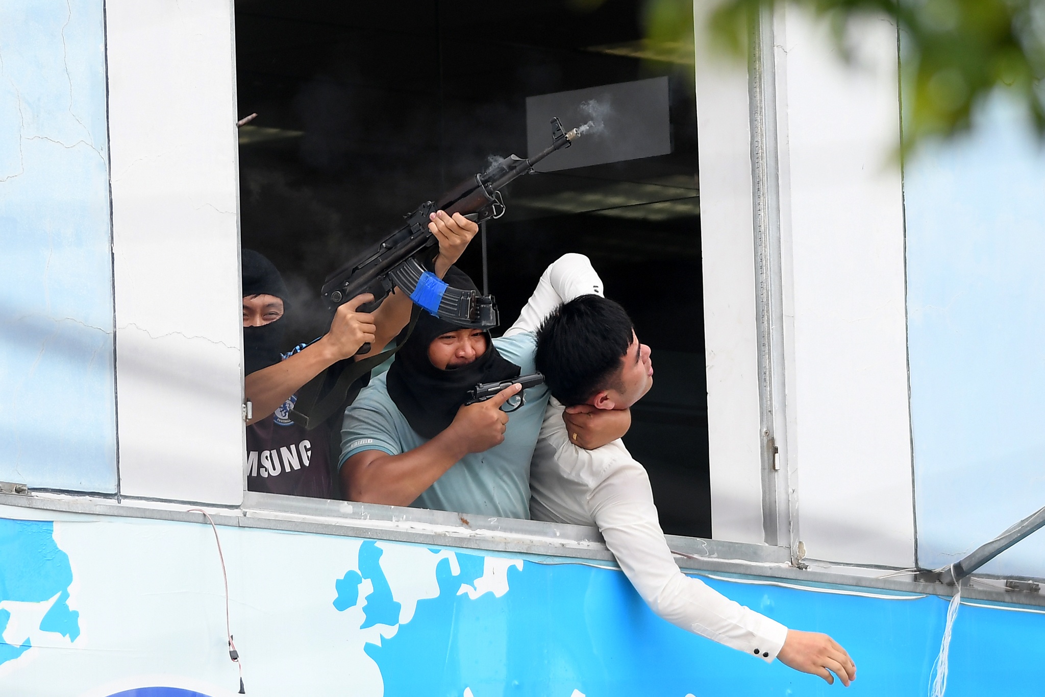 Canh sat pho dien ky nang giai cuu con tin bao ve APEC 2017 hinh anh