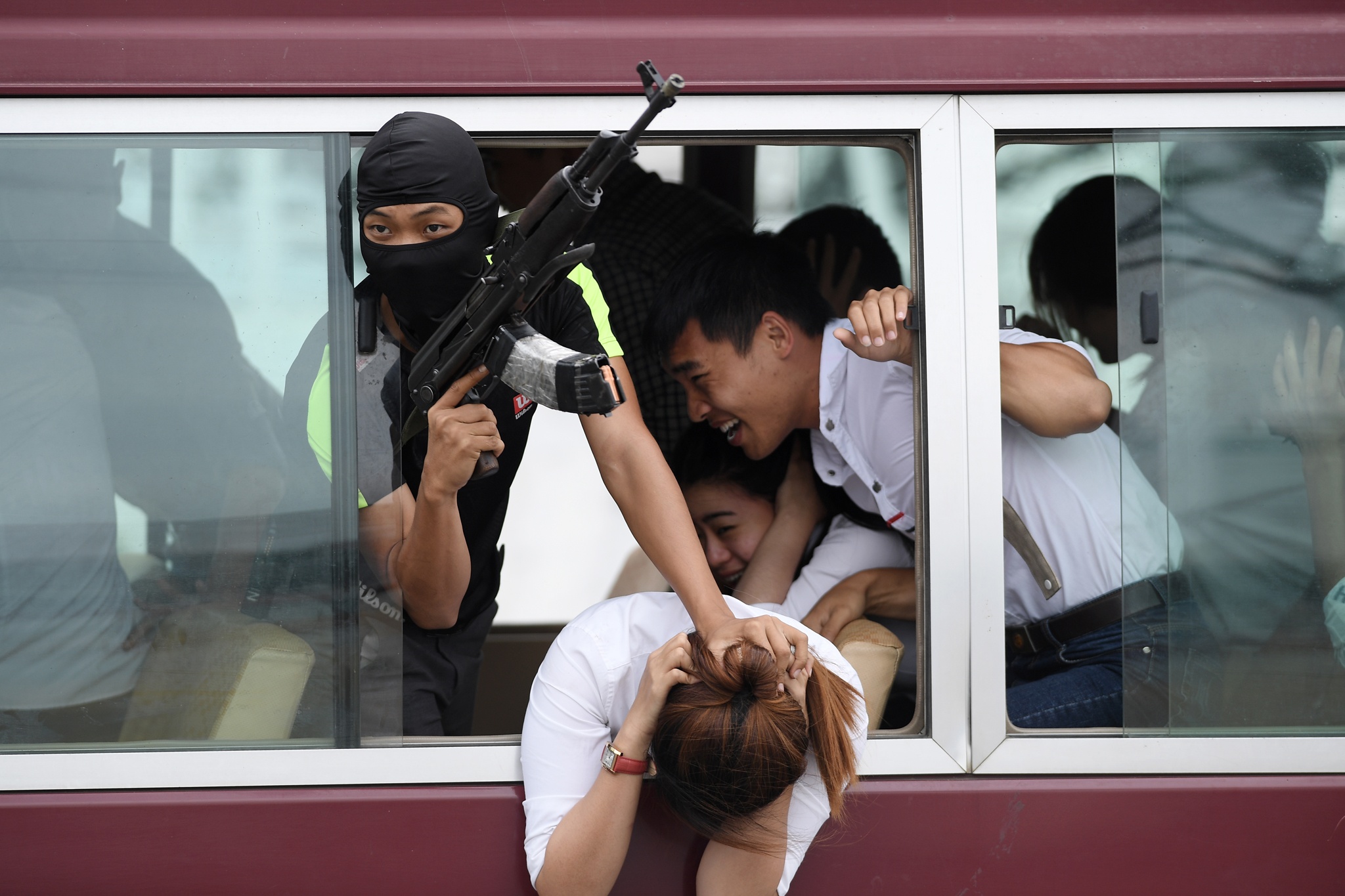 dien tap phong chong khung bo tren song Han anh 2