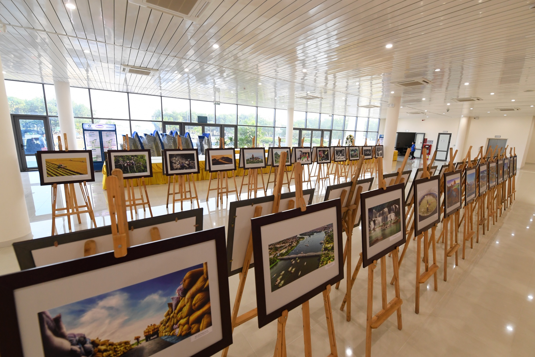 Khai truong Trung tam bao chi APEC anh 9