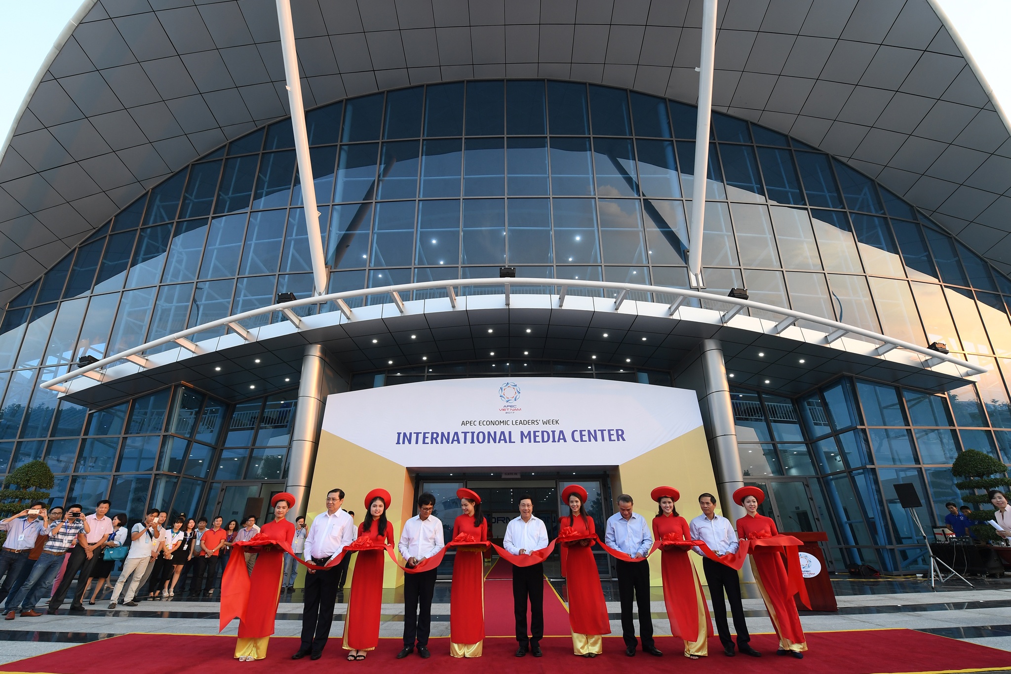 Khai truong Trung tam bao chi APEC anh 2