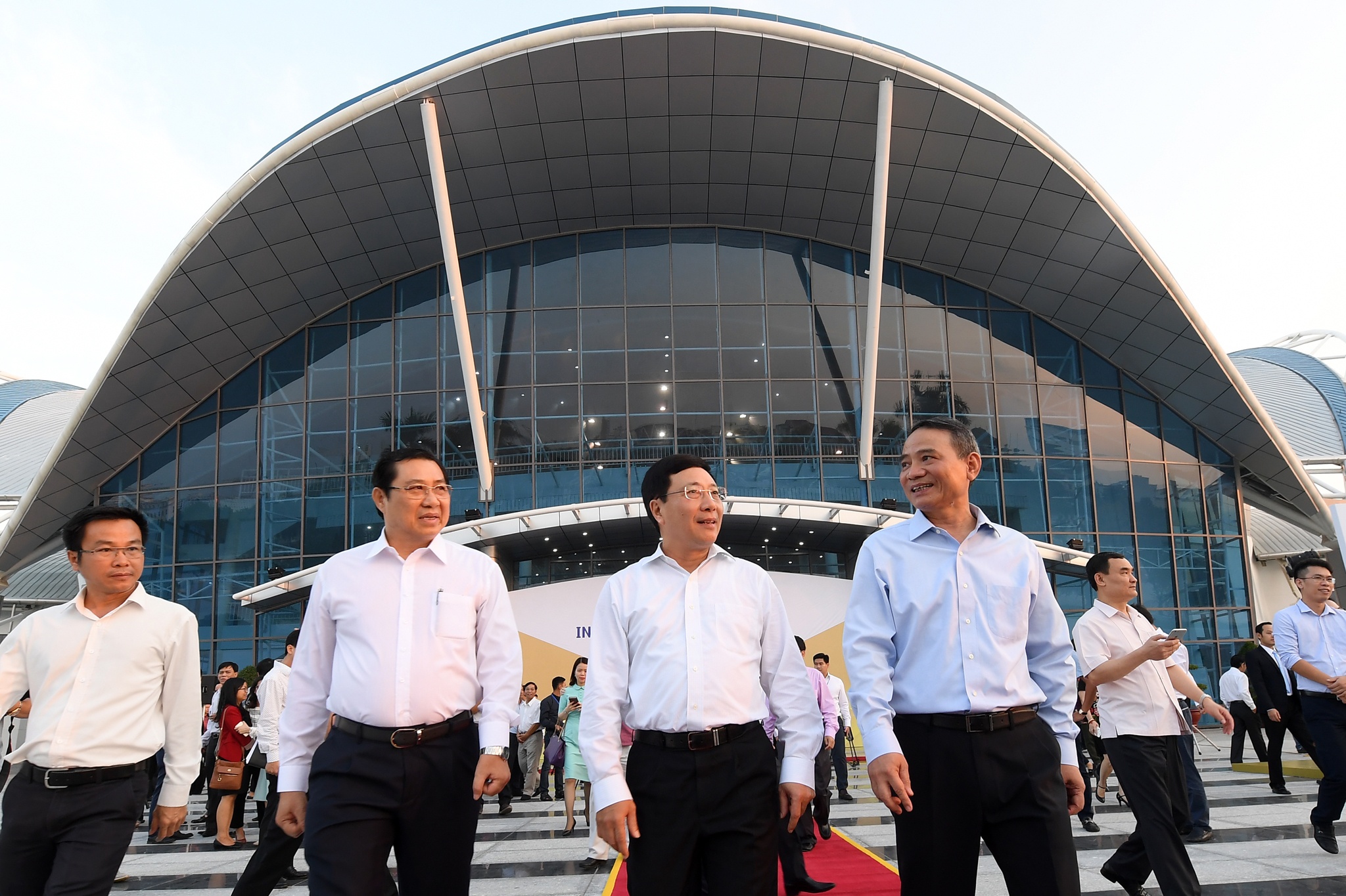 Khai truong Trung tam bao chi APEC hinh anh