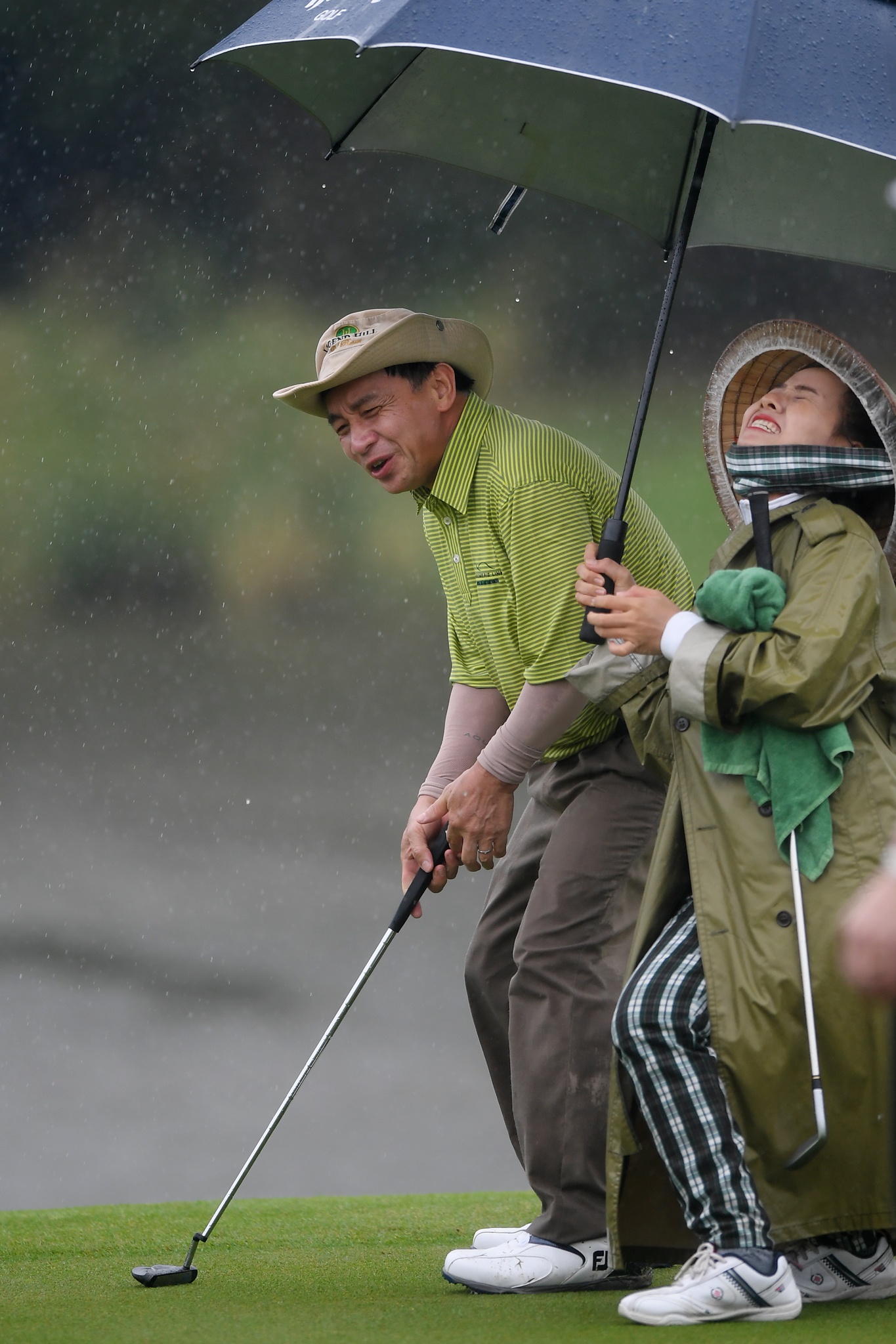 CEO du APEC danh Golf trong mua anh 13