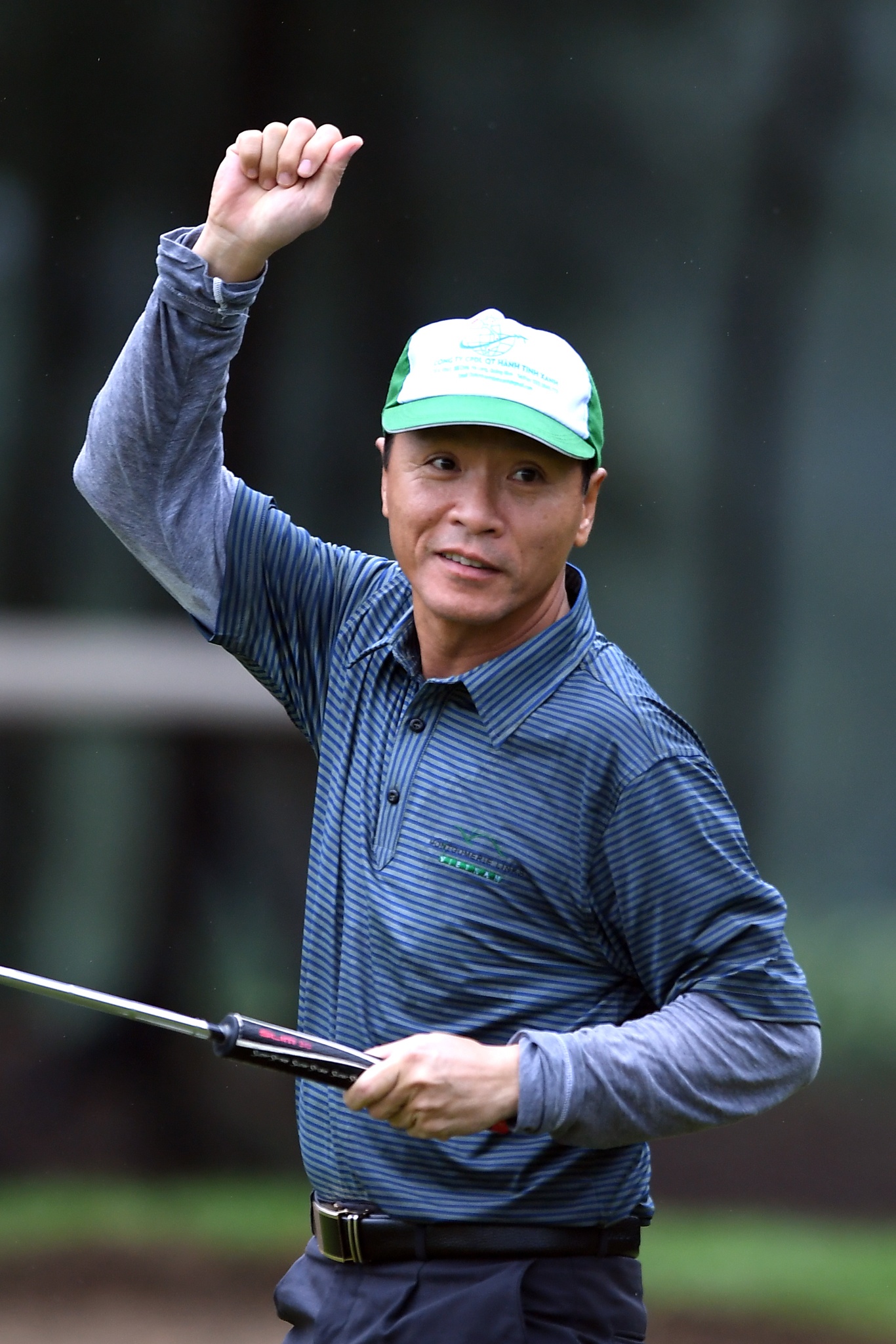 CEO du APEC danh Golf trong mua anh 15