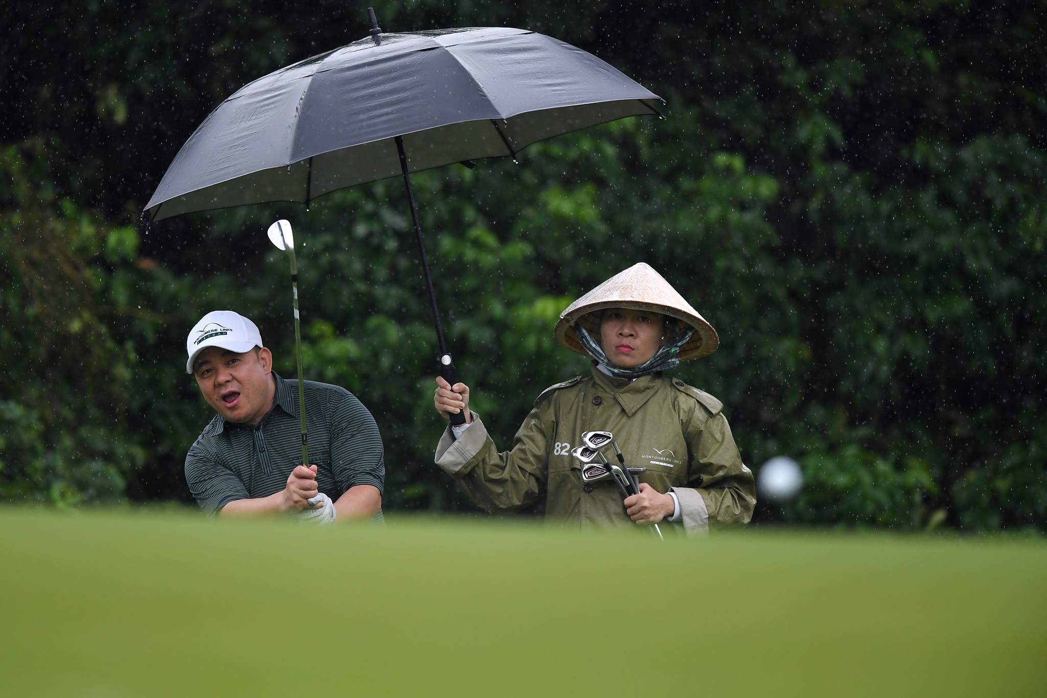 CEO du APEC danh Golf trong mua anh 11