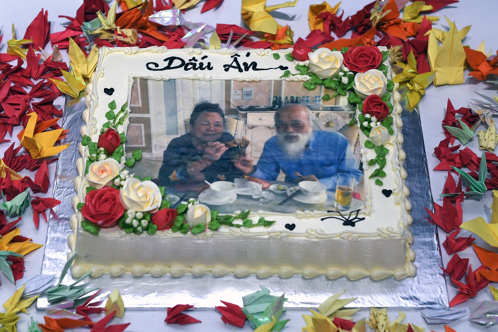 28.000 hac giay tuong nho thay Van Nhu Cuong hinh anh