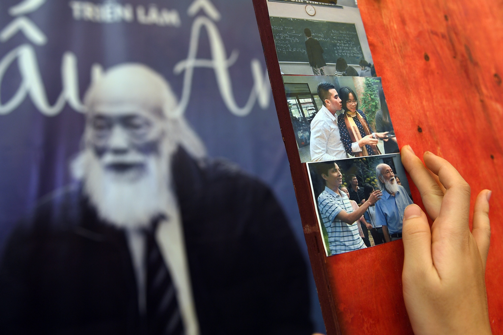 Học sinh tri ân thầy Văn Như Cương ảnh 15 Hoc sinh tri an thay Van Nhu Cuong anh 15