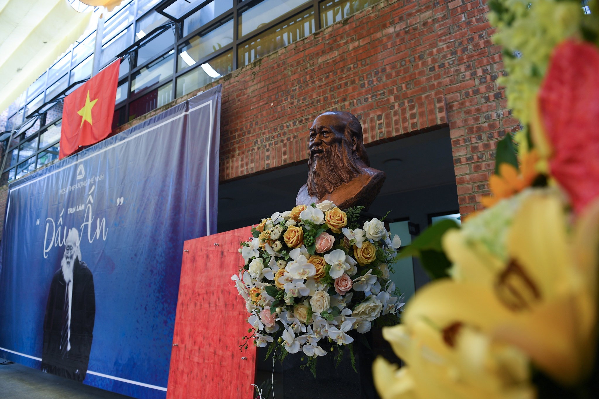 Học sinh tri ân thầy Văn Như Cương ảnh 4 Hoc sinh tri an thay Van Nhu Cuong anh 4