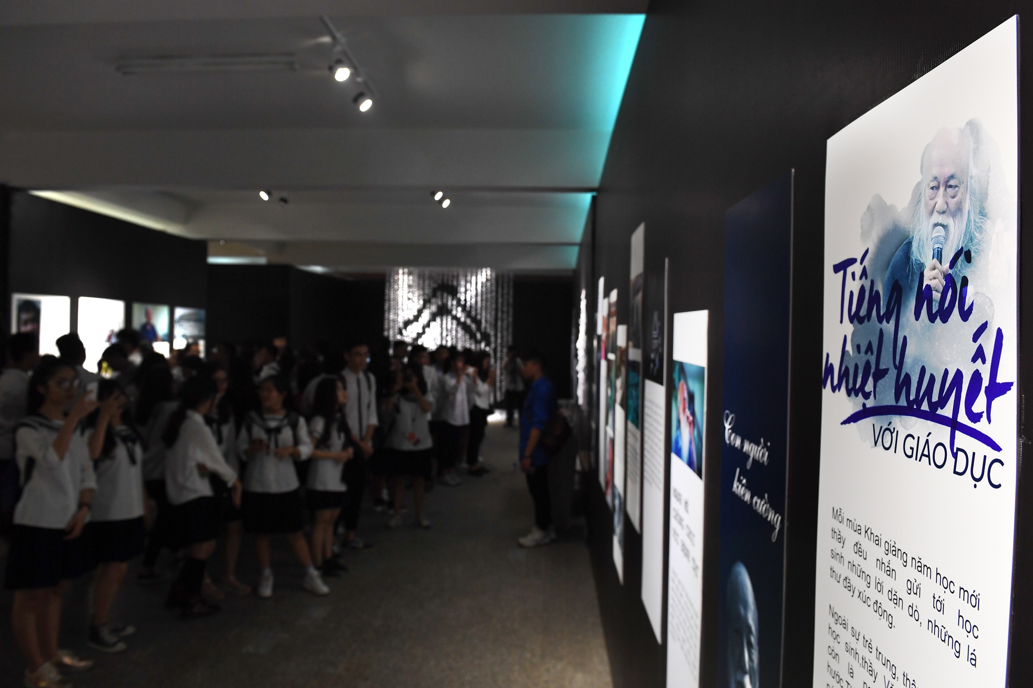 Học sinh tri ân thầy Văn Như Cương ảnh 10 Hoc sinh tri an thay Van Nhu Cuong anh 10