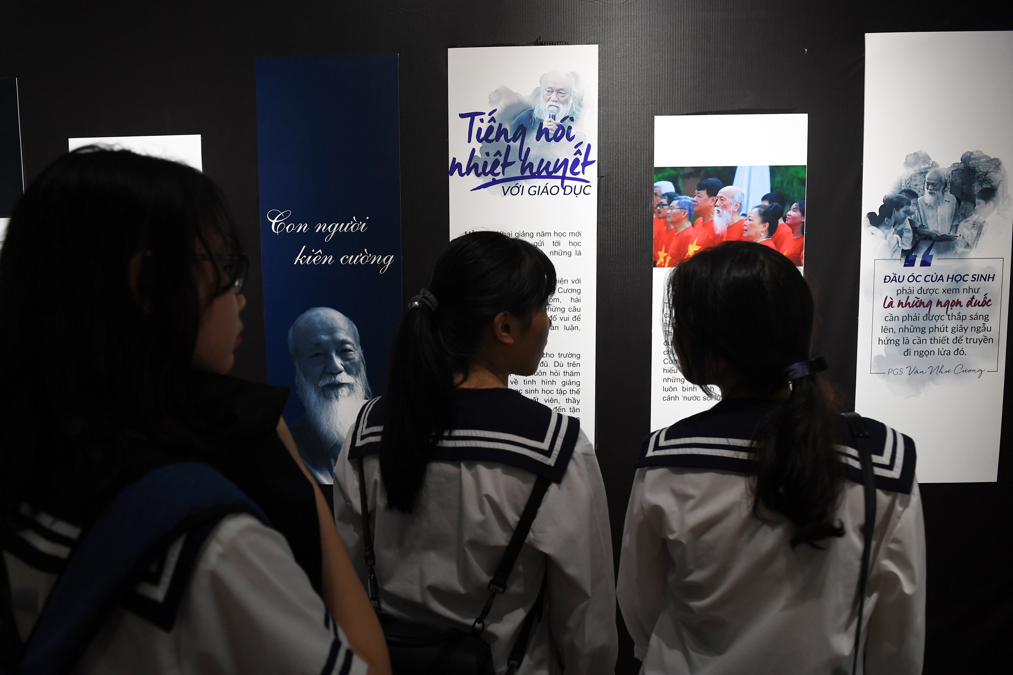 Học sinh tri ân thầy Văn Như Cương ảnh 16 Hoc sinh tri an thay Van Nhu Cuong anh 16