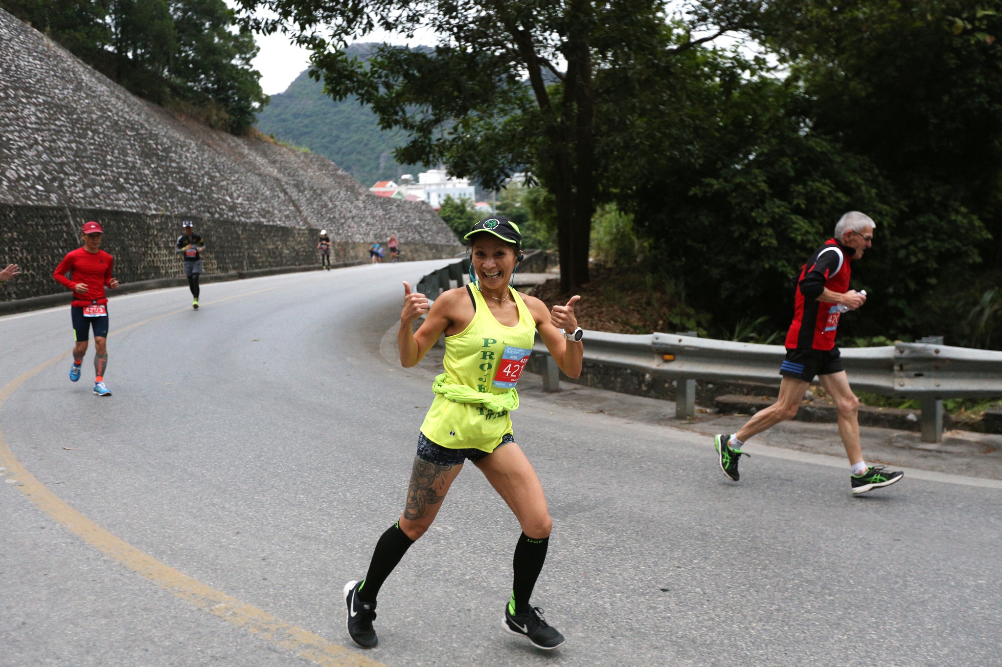 1.200 nguoi chay marathon quanh Vinh Ha Long anh 6