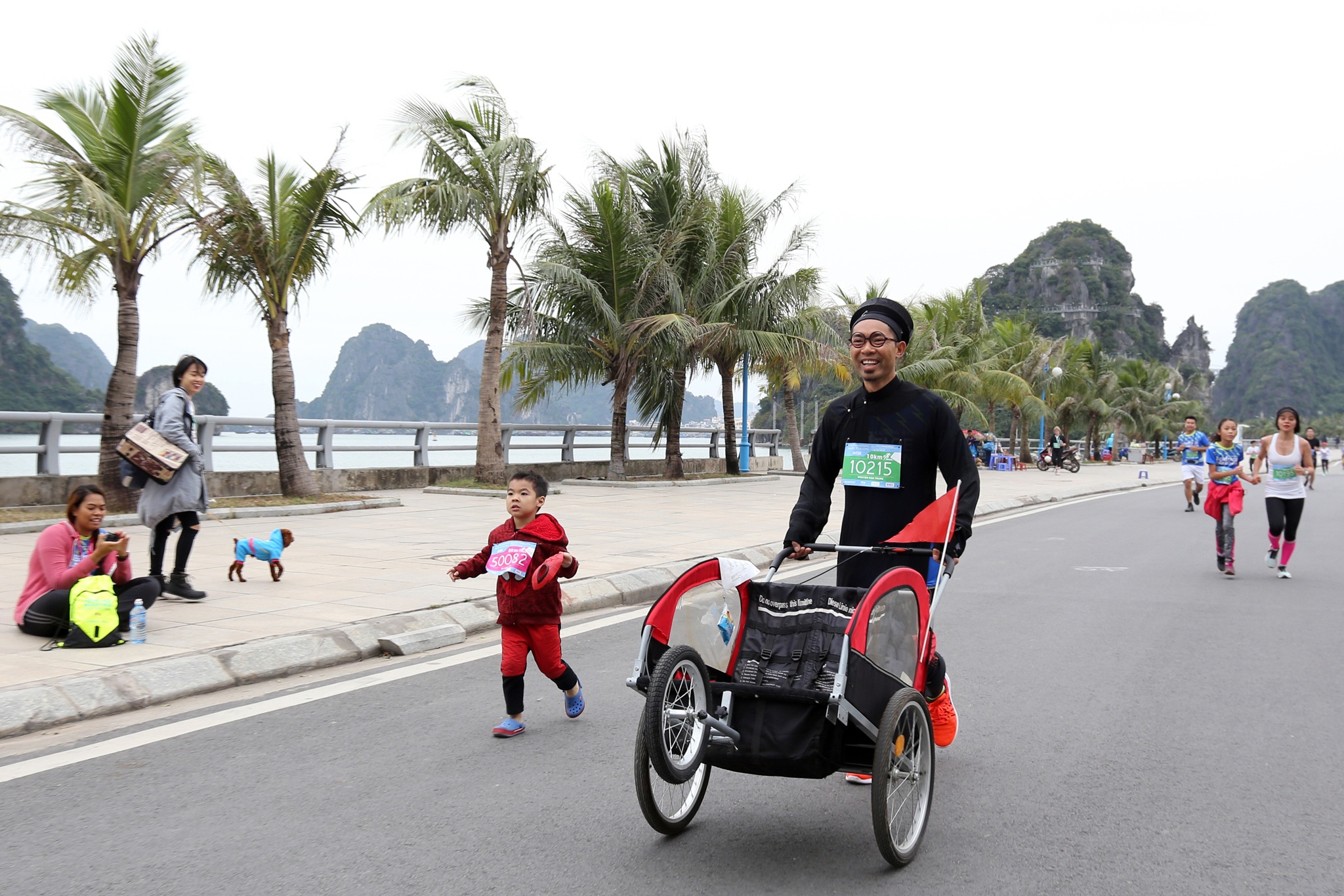 1.200 nguoi chay marathon quanh Vinh Ha Long anh 8
