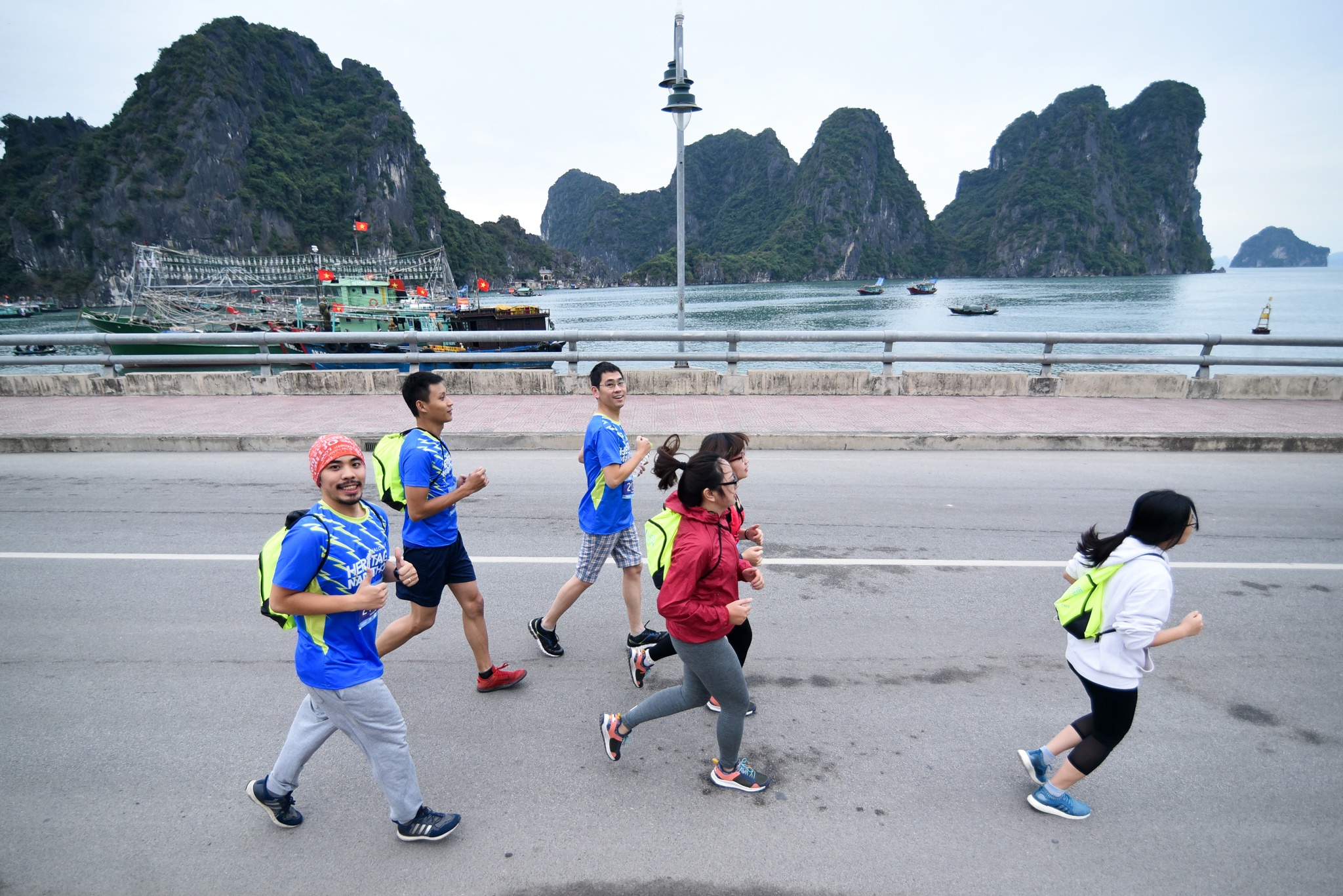 1.200 nguoi chay marathon quanh Vinh Ha Long anh 2