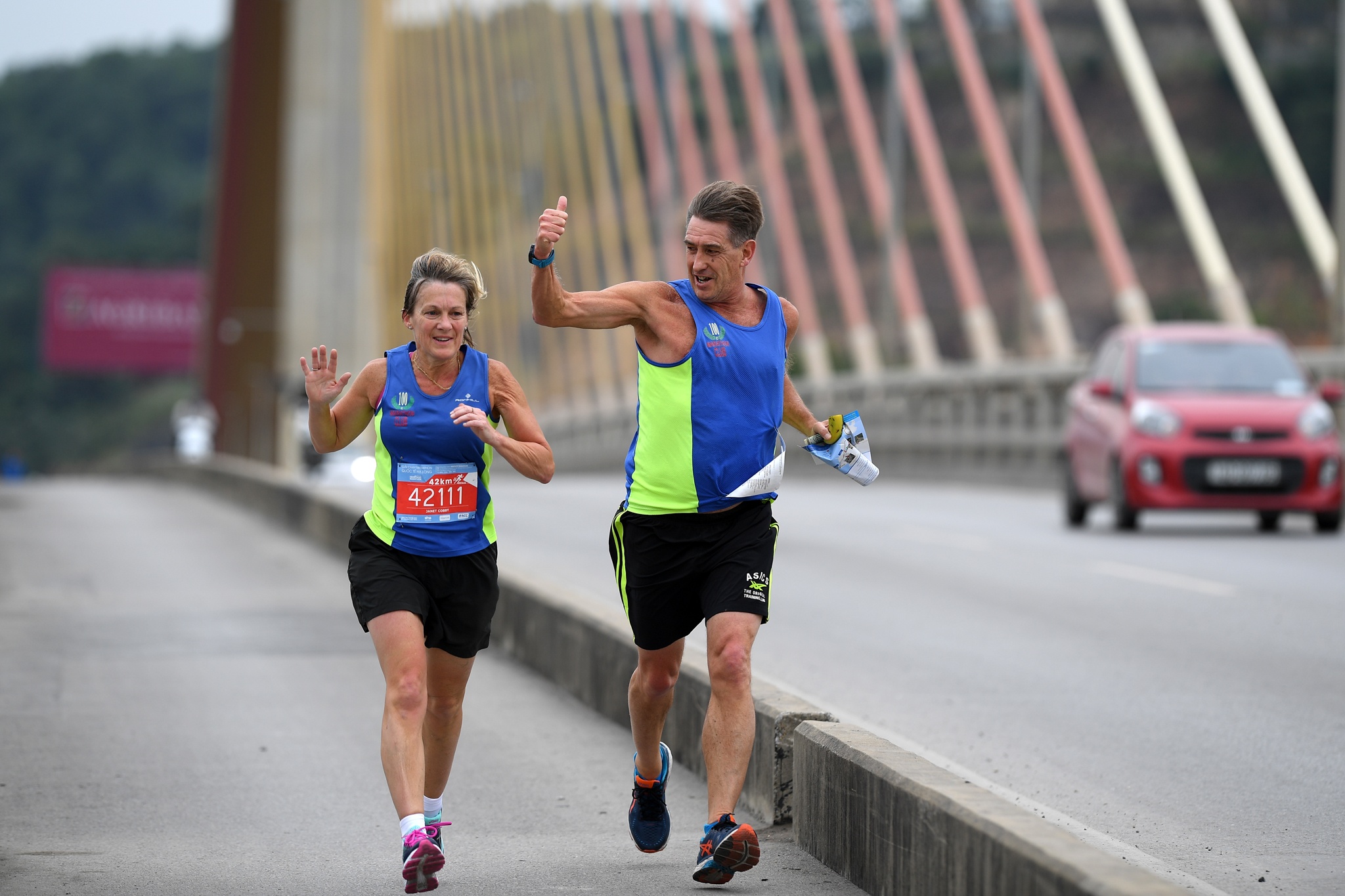 1.200 nguoi chay marathon quanh Vinh Ha Long anh 13