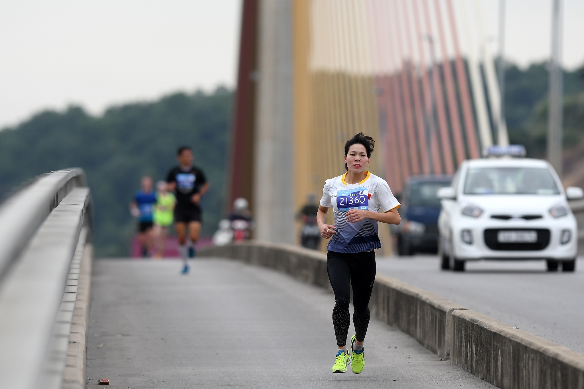 1.200 nguoi chay marathon quanh Vinh Ha Long anh 4